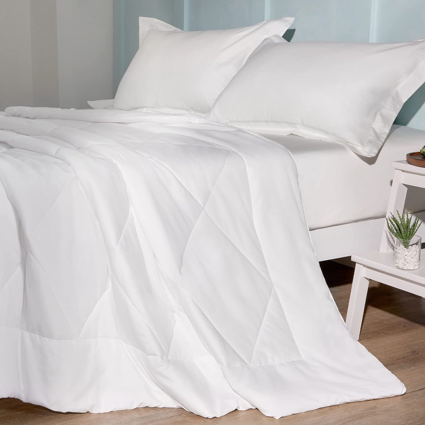 WAVVE Duvet 200 x 200 cm Summer Duvet, 150 GSM Microfibre, Lightweight Summer Duvet, Quilted Duvet, Thin Duvet, Super Soft Cuddly Quilted Duvet, White (200 x 200 cm)