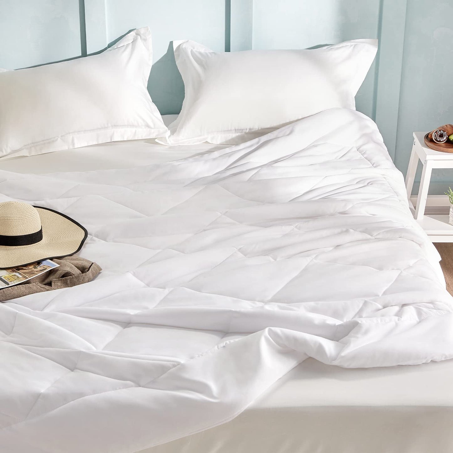 WAVVE Duvet 200 x 200 cm Summer Duvet, 150 GSM Microfibre, Lightweight Summer Duvet, Quilted Duvet, Thin Duvet, Super Soft Cuddly Quilted Duvet, White (200 x 200 cm)