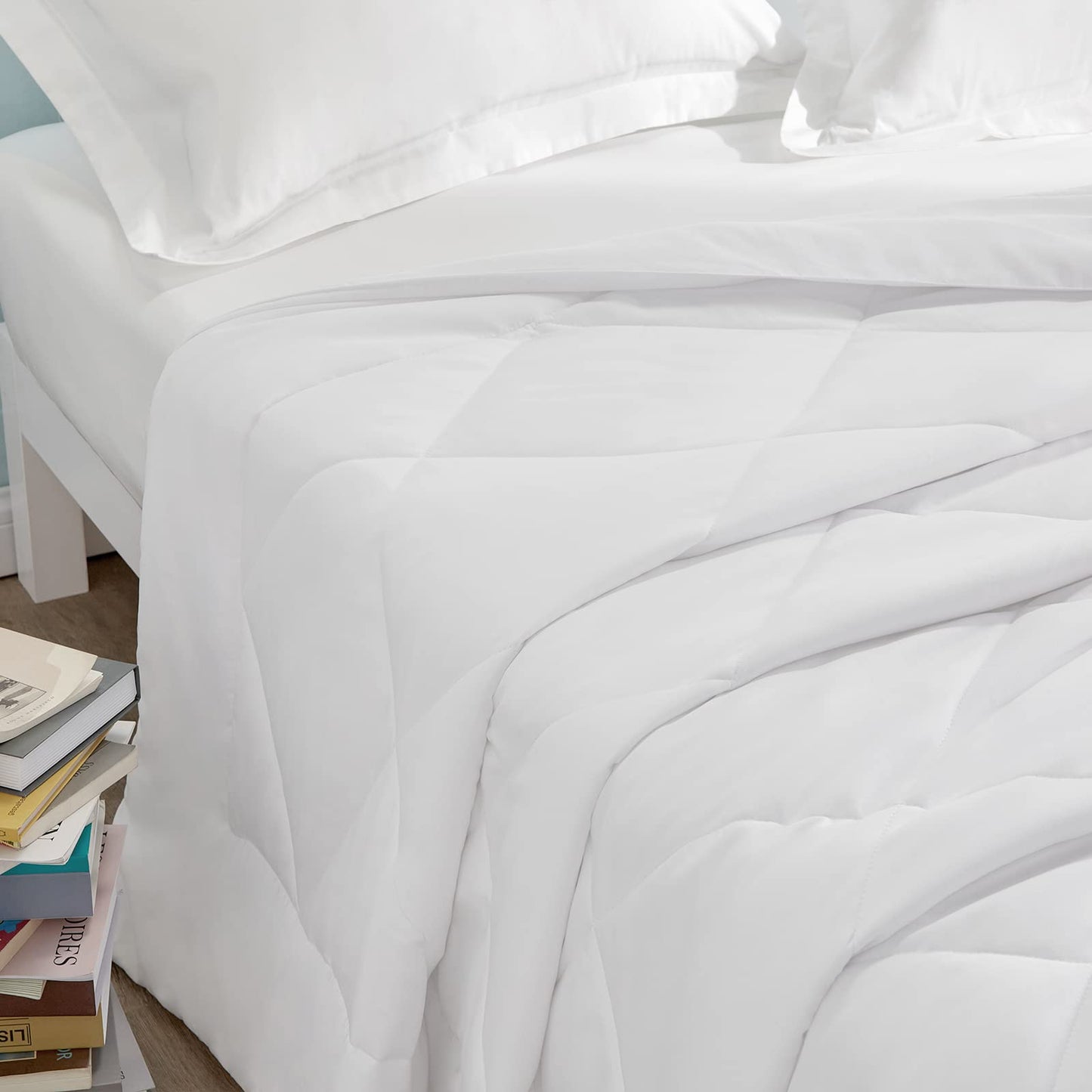 WAVVE Duvet 200 x 200 cm Summer Duvet, 150 GSM Microfibre, Lightweight Summer Duvet, Quilted Duvet, Thin Duvet, Super Soft Cuddly Quilted Duvet, White (200 x 200 cm)
