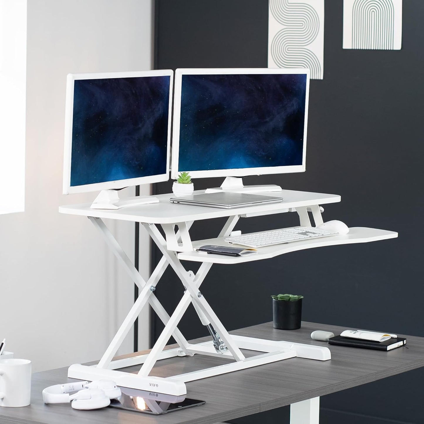 VIVO 32” Stehpult-Konverter mit höhenverstellbarem Aufsatz, Steh-Sitz-Arbeitsplatz für zwei Monitore und Laptop, mit breiter Tastaturablage, Schwarz, DESK-V000K