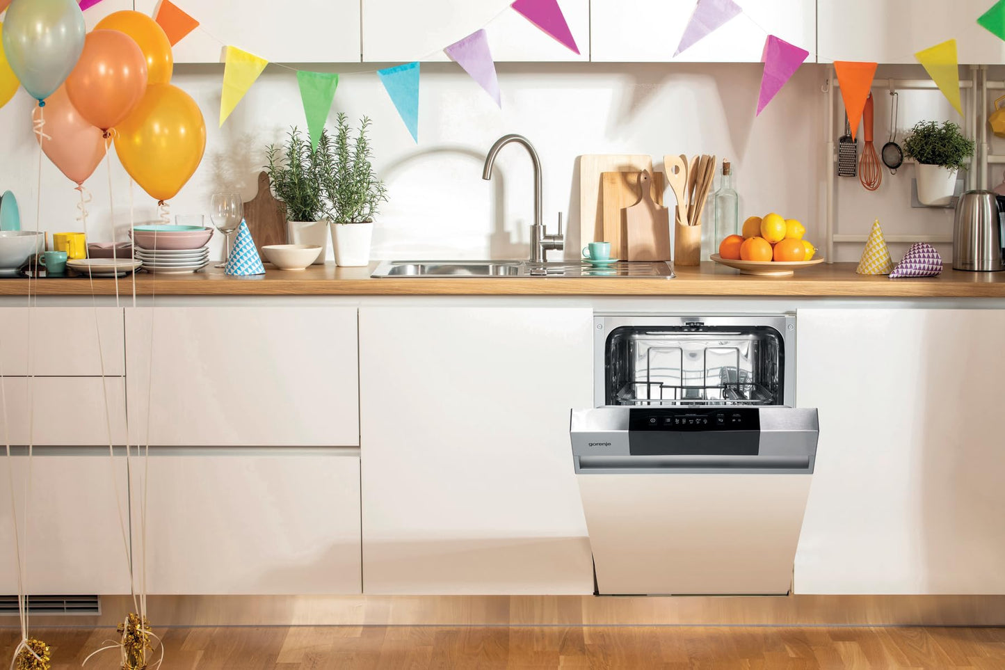 Gorenje GV 520 E10 Fully Integrated Dishwasher, 45 cm, 11 Place Settings, 3 Baskets, 5 Programmes, Height-Adjustable Top Basket, Complete Overflow Protection