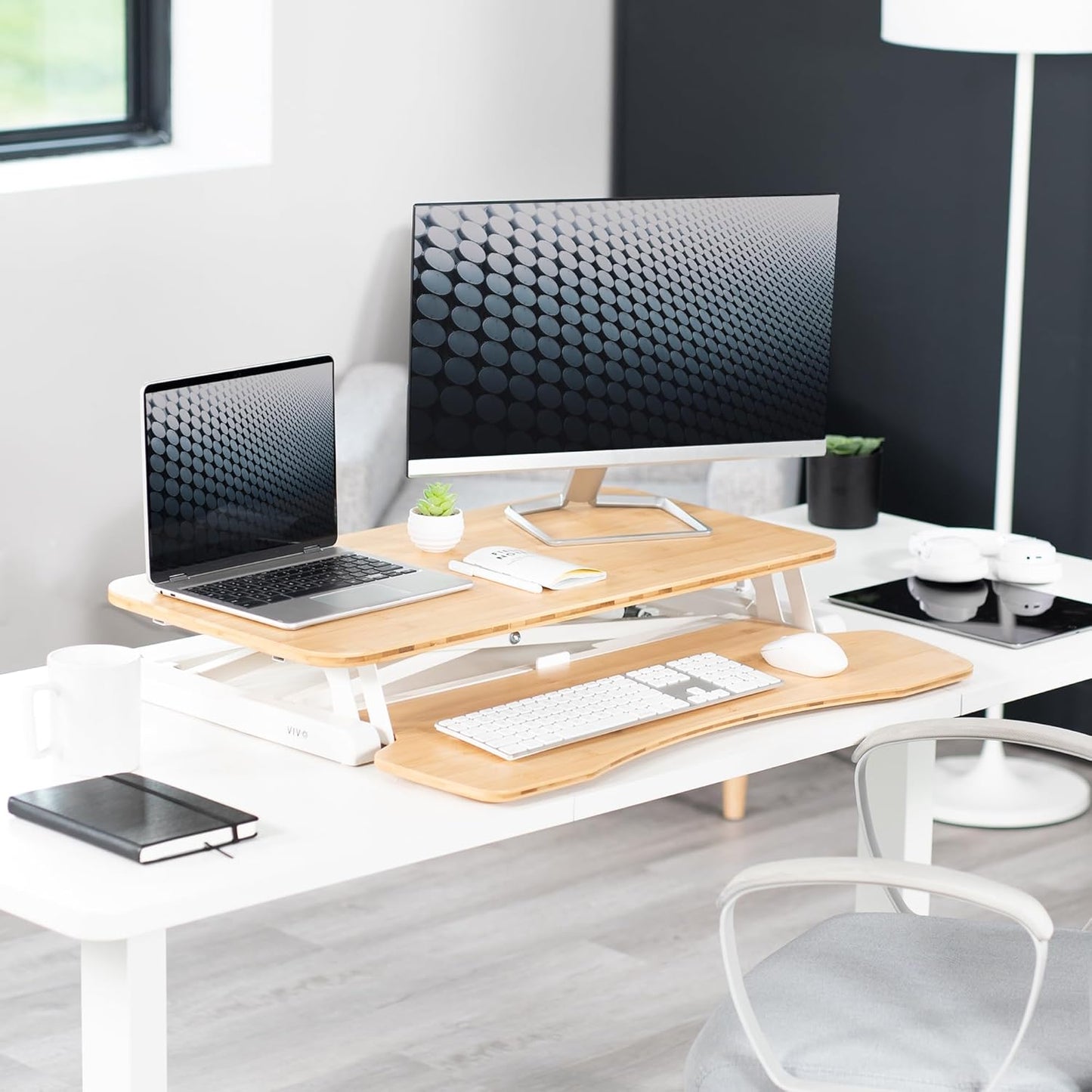 VIVO 32” Stehpult-Konverter mit höhenverstellbarem Aufsatz, Steh-Sitz-Arbeitsplatz für zwei Monitore und Laptop, mit breiter Tastaturablage, Schwarz, DESK-V000K