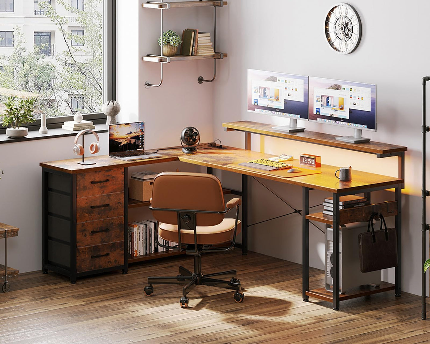ODK Schreibtisch mit Schubladen, Reversible Eckschreibtisch mit 2 Steckdosen und 2 USB Ladeanschluss, Bürotisch L Form mit LED für Home Office 135×110cm (Graueiche)