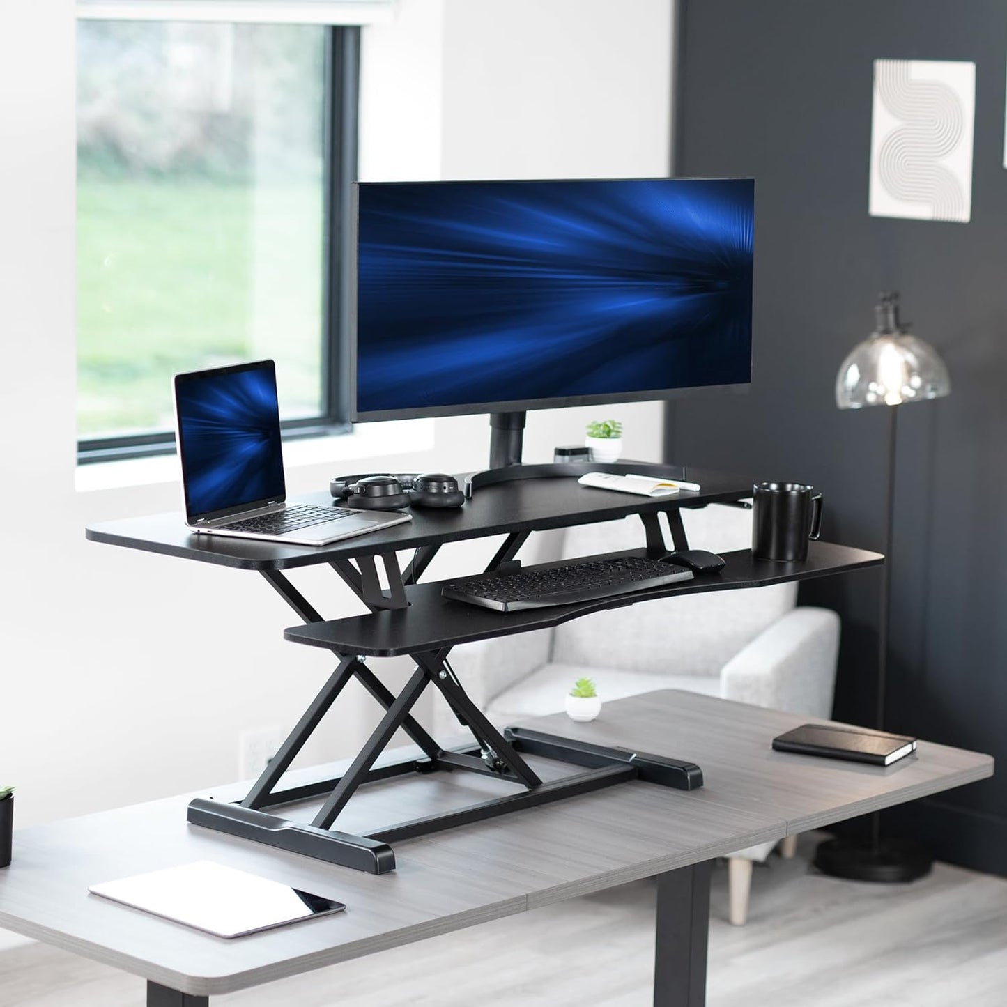 VIVO 32” Stehpult-Konverter mit höhenverstellbarem Aufsatz, Steh-Sitz-Arbeitsplatz für zwei Monitore und Laptop, mit breiter Tastaturablage, Schwarz, DESK-V000K