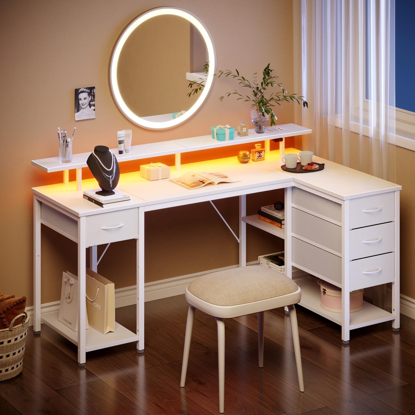 Seventable Computertisch L Form mit 4 Schubladen & Ablageflächen, Gaming Tisch mit LED & Steckdosen, Gaming Schreibtisch mit Monitorständer für Homeoffice, Schlafzimmer, Wohnzimmer (Weiß, 140 cm)
