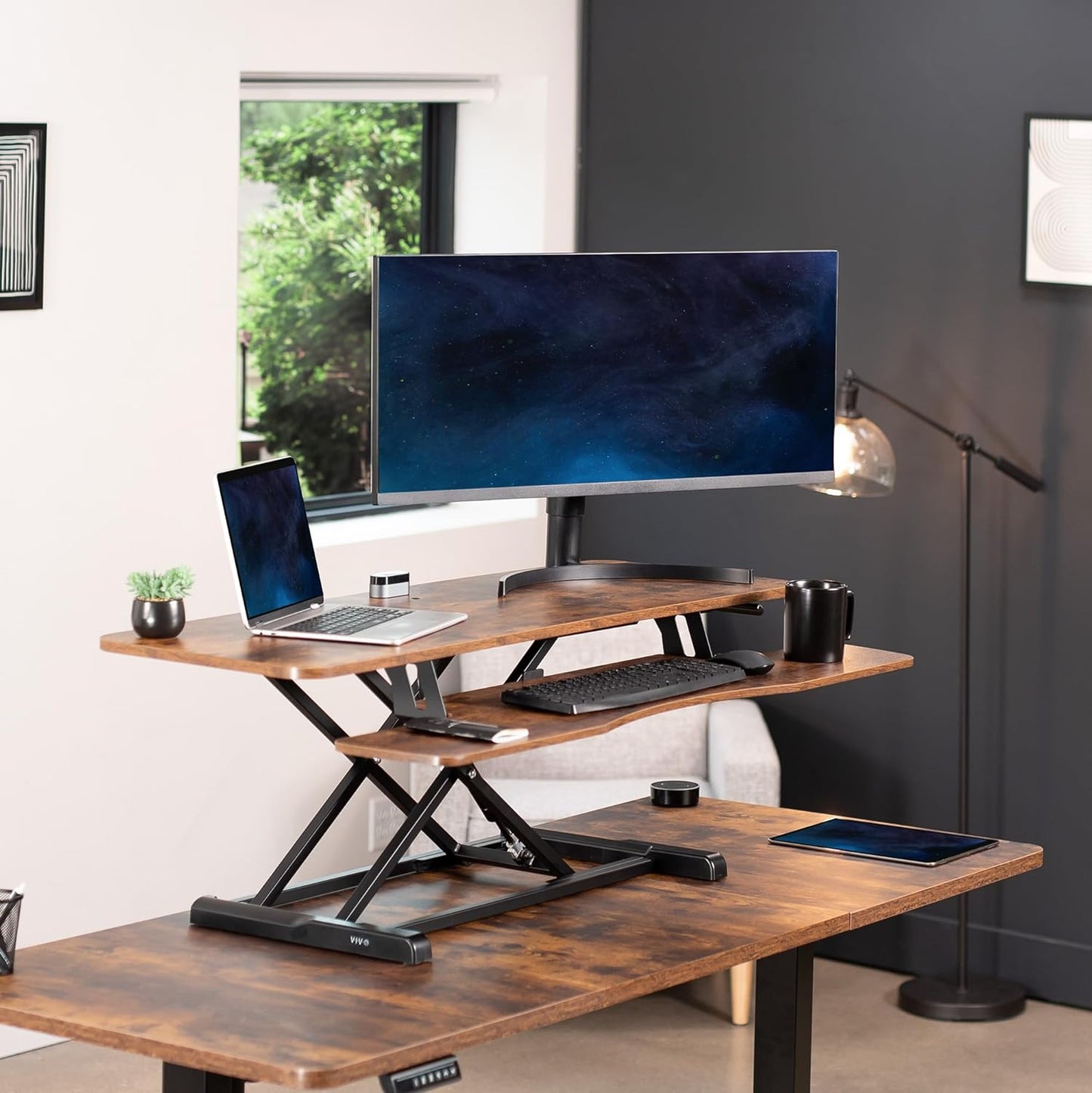 VIVO 32” Stehpult-Konverter mit höhenverstellbarem Aufsatz, Steh-Sitz-Arbeitsplatz für zwei Monitore und Laptop, mit breiter Tastaturablage, Schwarz, DESK-V000K