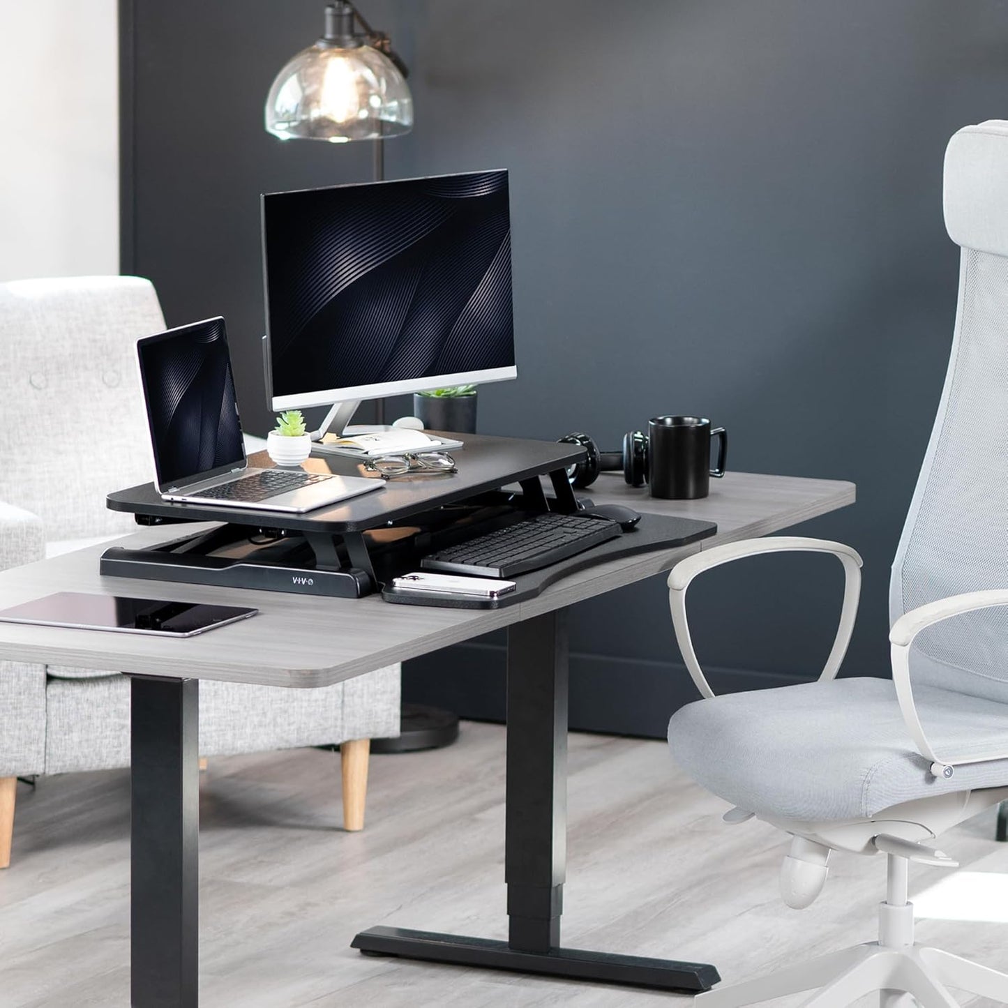 VIVO 32” Stehpult-Konverter mit höhenverstellbarem Aufsatz, Steh-Sitz-Arbeitsplatz für zwei Monitore und Laptop, mit breiter Tastaturablage, Schwarz, DESK-V000K