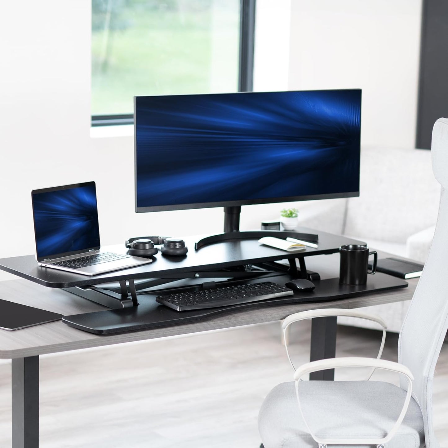 VIVO 32” Stehpult-Konverter mit höhenverstellbarem Aufsatz, Steh-Sitz-Arbeitsplatz für zwei Monitore und Laptop, mit breiter Tastaturablage, Schwarz, DESK-V000K