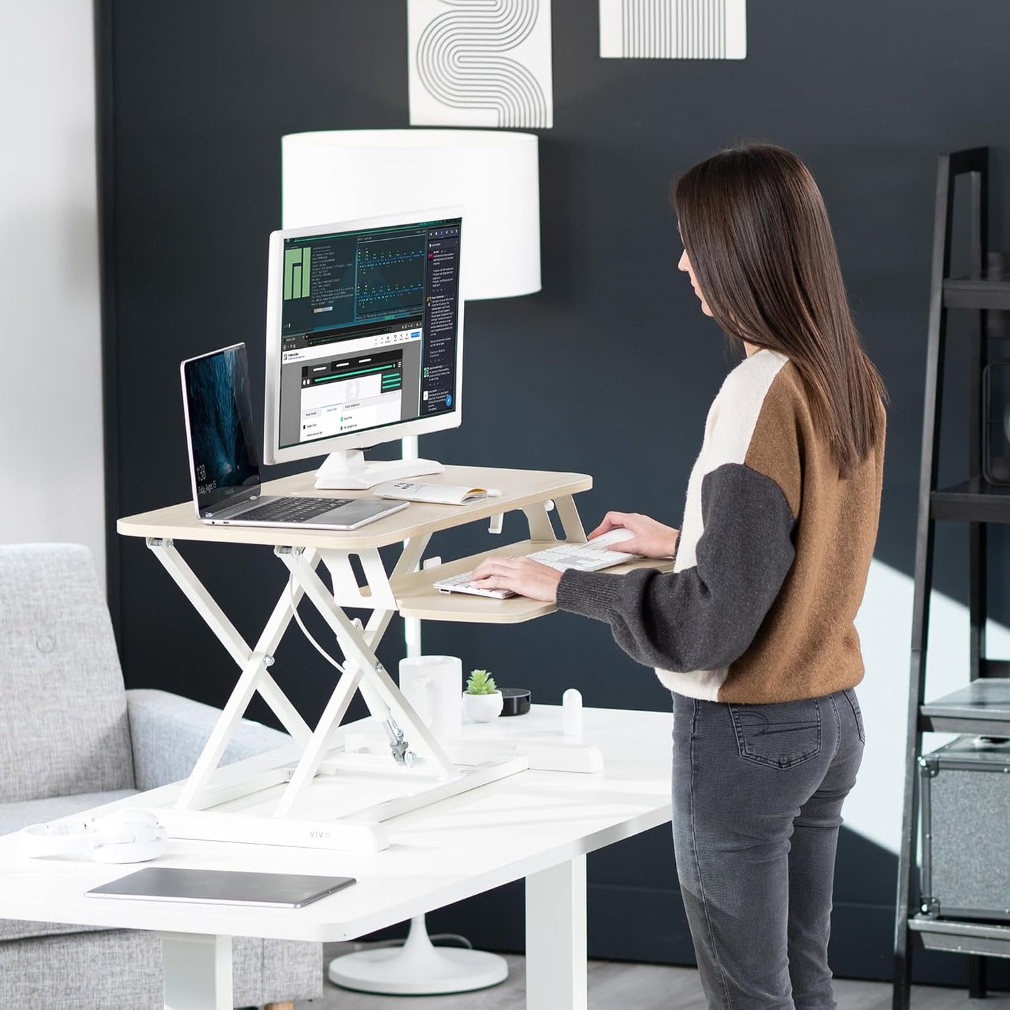 VIVO 32” Stehpult-Konverter mit höhenverstellbarem Aufsatz, Steh-Sitz-Arbeitsplatz für zwei Monitore und Laptop, mit breiter Tastaturablage, Schwarz, DESK-V000K