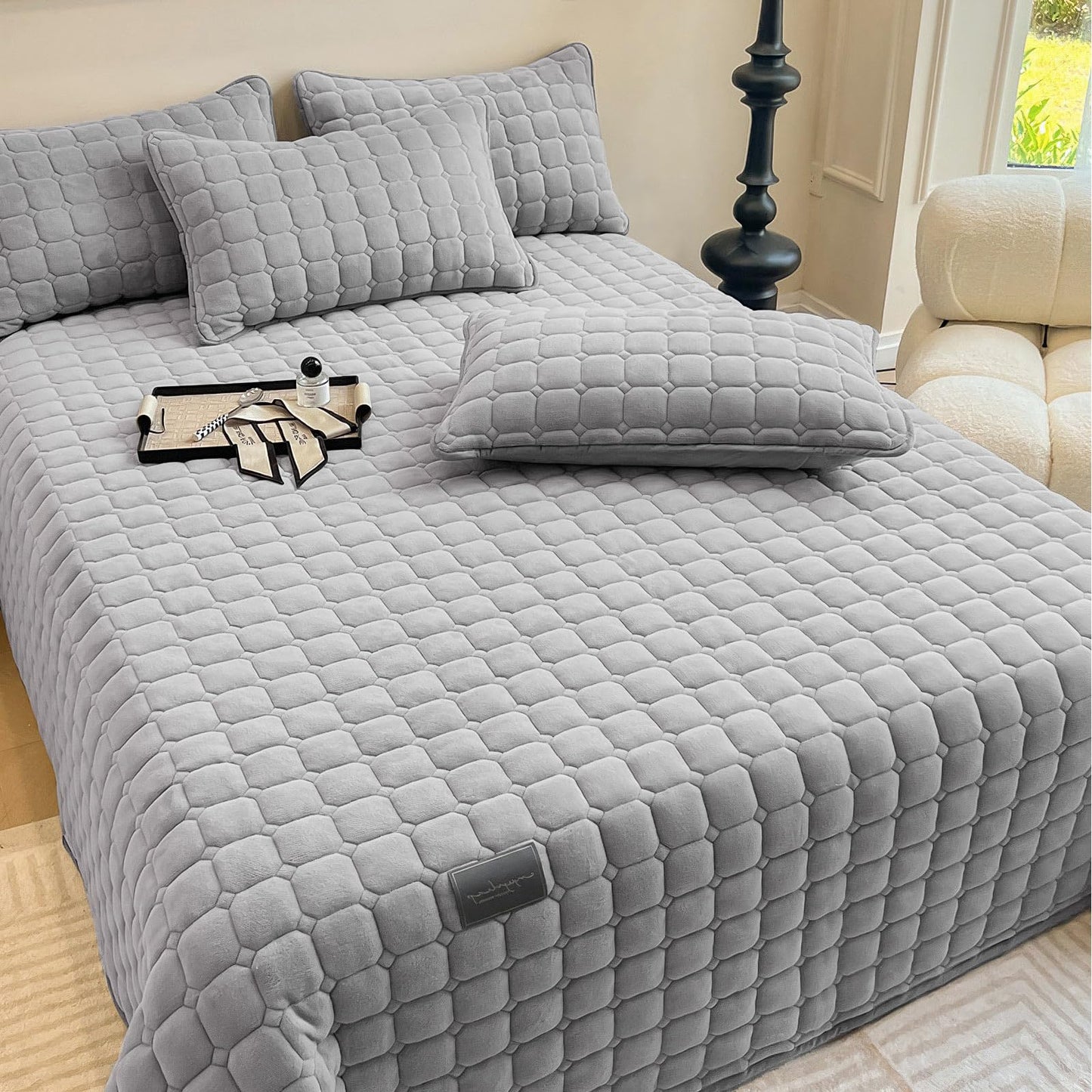 SHANNA Extra Large Duvet: Milk Velvet Soft Double Sided Duvet Ideal as Bedspread 230 x 250 cm with 2 Matching Pillowcases 50 x 70 cm (Beige)