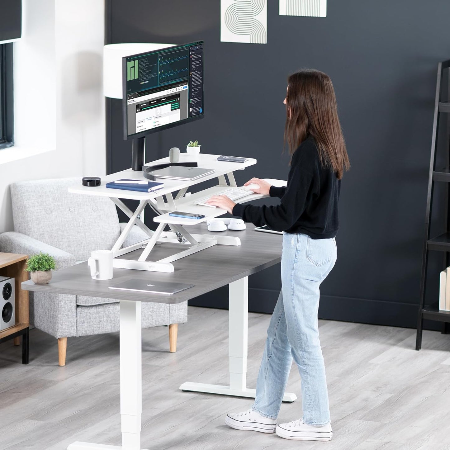 VIVO 32” Stehpult-Konverter mit höhenverstellbarem Aufsatz, Steh-Sitz-Arbeitsplatz für zwei Monitore und Laptop, mit breiter Tastaturablage, Schwarz, DESK-V000K