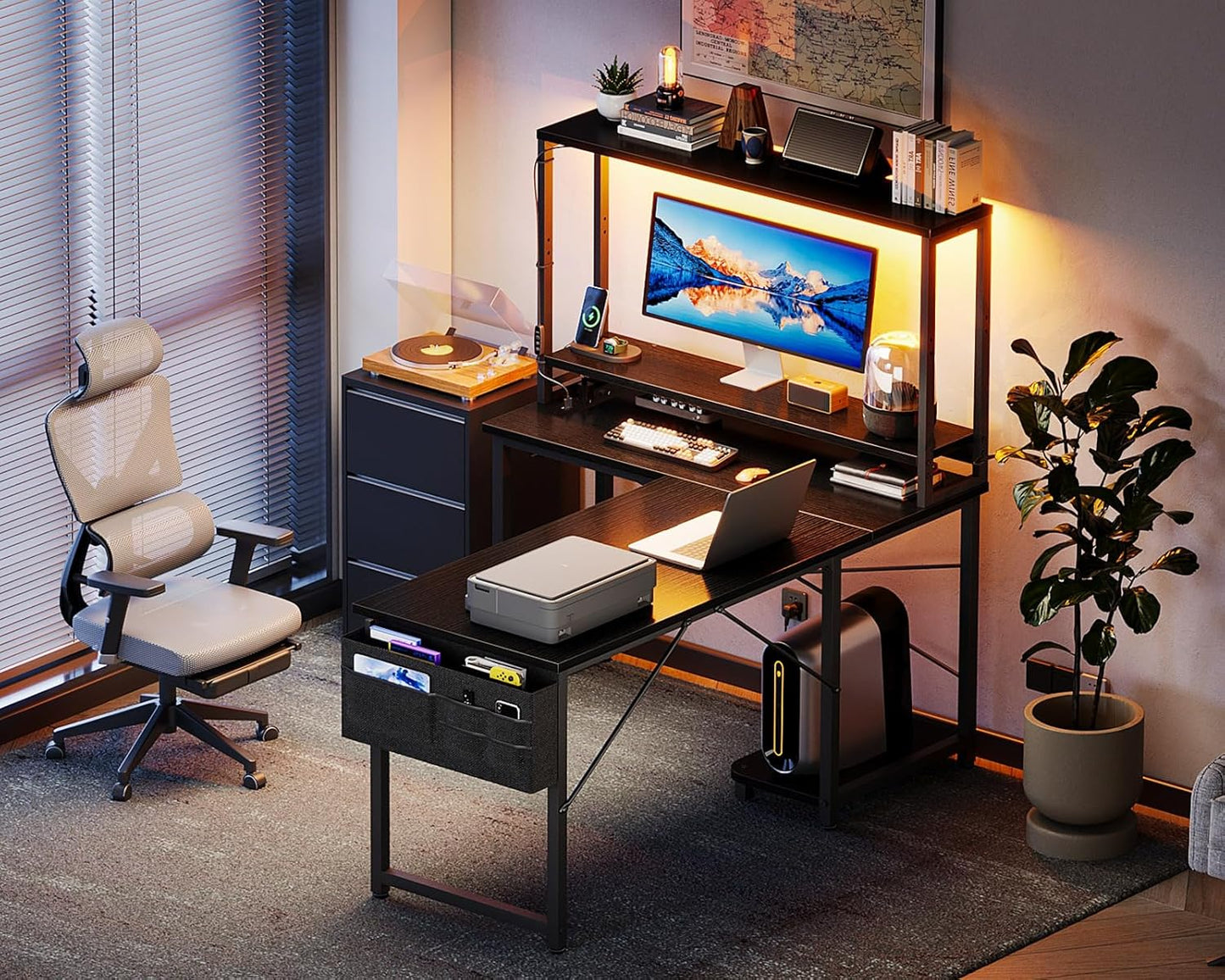 Coleshome Gaming Tisch L Form mit LED & Steckdosen, 135 × 100 cm Reversibel Gaming Schreibtisch mit Ablageregalen, Eckschreibtisch mit Aufbewahrungstasche für Homeoffice und Gaming, Schwarz