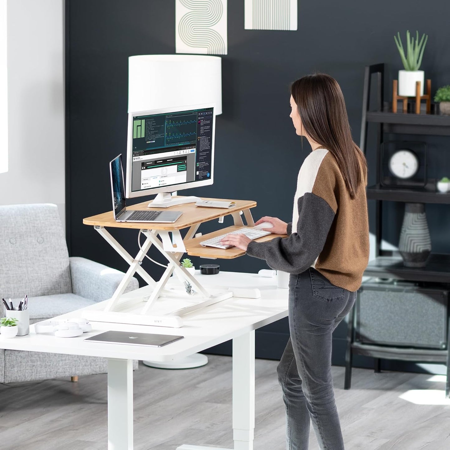 VIVO 32” Stehpult-Konverter mit höhenverstellbarem Aufsatz, Steh-Sitz-Arbeitsplatz für zwei Monitore und Laptop, mit breiter Tastaturablage, Schwarz, DESK-V000K