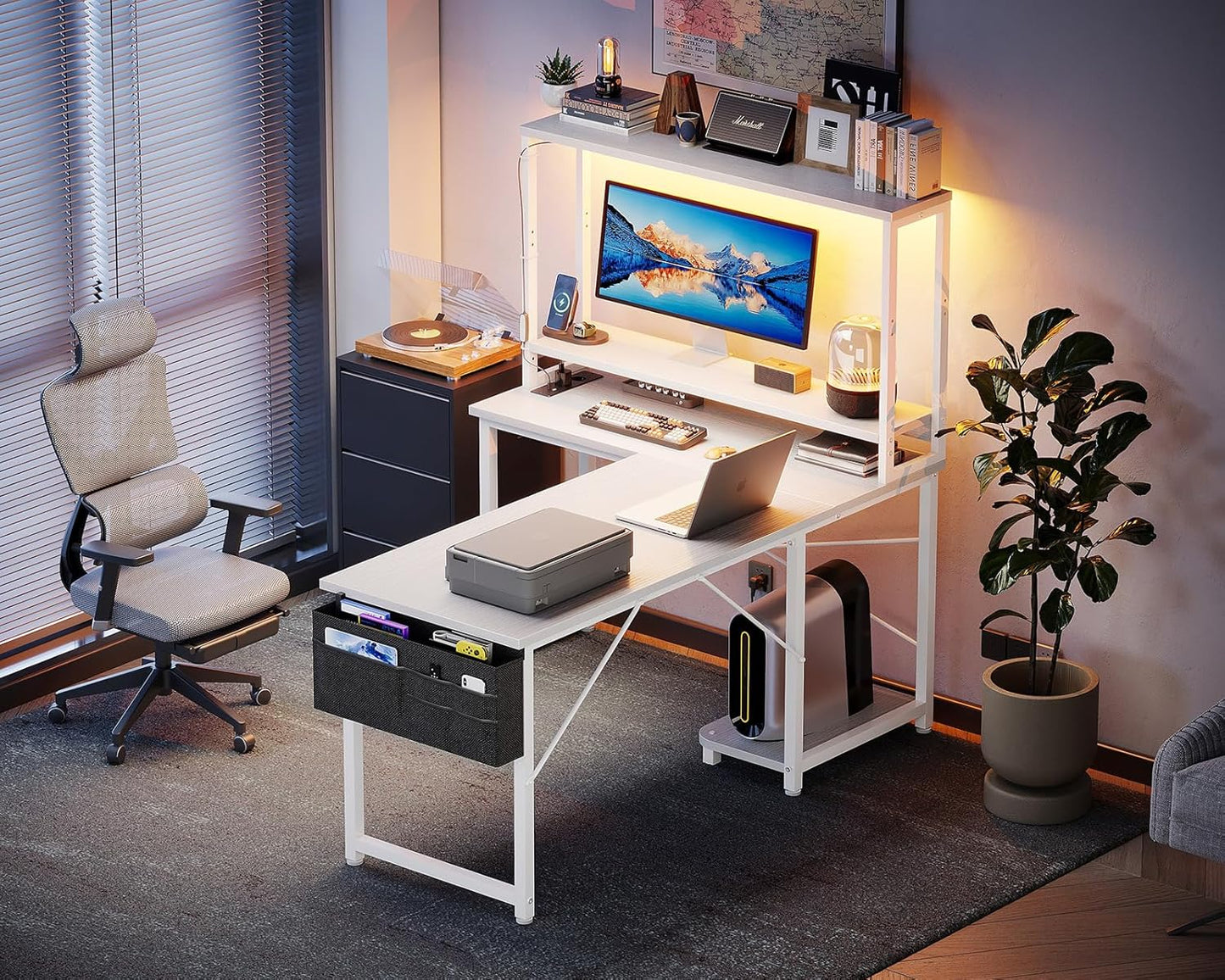 Coleshome Gaming Tisch L Form mit LED & Steckdosen, 135 × 100 cm Reversibel Gaming Schreibtisch mit Ablageregalen, Eckschreibtisch mit Aufbewahrungstasche für Homeoffice und Gaming, Schwarz