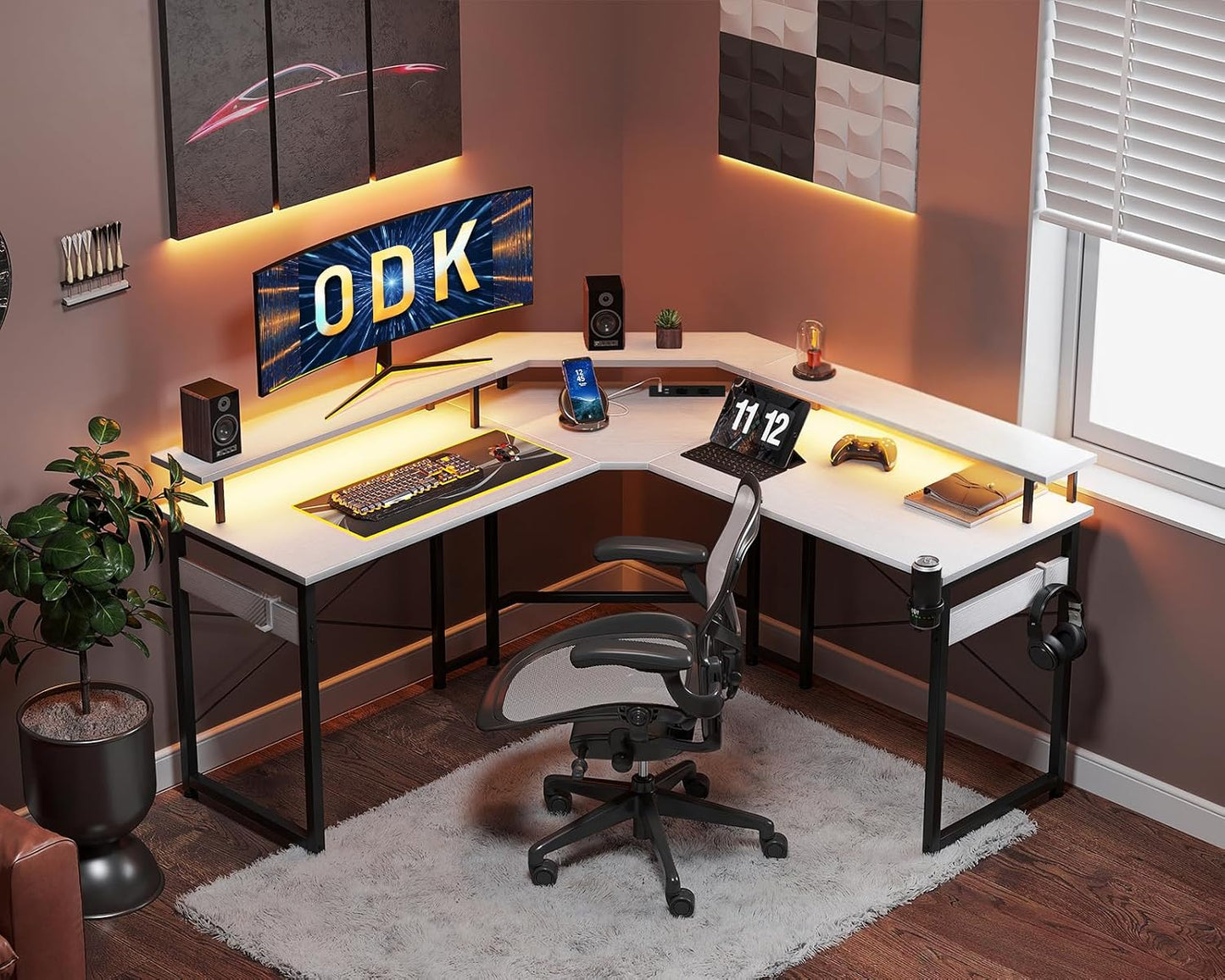 ODK Gaming Tisch mit LED, Gaming Schreibtisch mit 2 Steckdosen und 2 USB Ladeanschluss, PC Tisch Gaming mit großzügiger Monitorablage, Gamer Schreibtisch in Kohlefaser Weiß, 129x129 cm