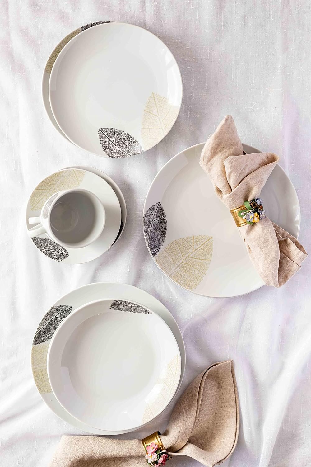 MÄSER 931215 Nicely Decorated Crockery Set for 6 People, 30-Piece Crockery Set with Rimless Shapes, Porcelain, White