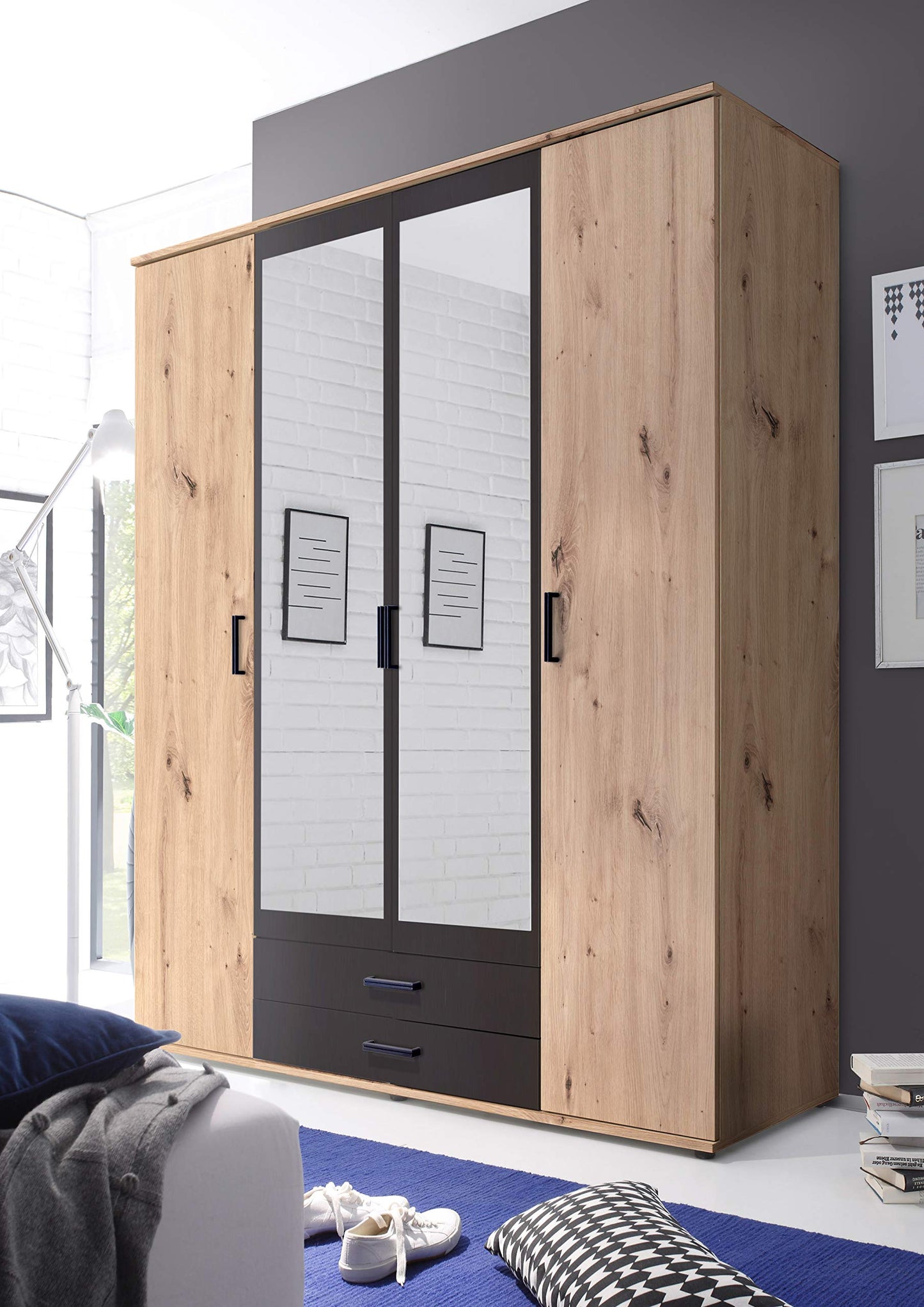 Stella Trading CHICAGO Eleganter Kleiderschrank mit viel Stauraum - Vielseitiger Drehtürenschrank in Artisan Eiche Optik und Absetzungen in Anthrazit - 156 x 197 x 54 cm (B/H/T)