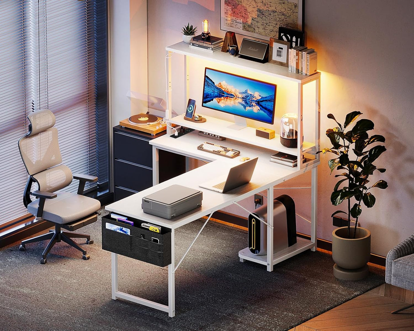Coleshome Gaming Tisch L Form mit LED & Steckdosen, 135 × 100 cm Reversibel Gaming Schreibtisch mit Ablageregalen, Eckschreibtisch mit Aufbewahrungstasche für Homeoffice und Gaming, Schwarz