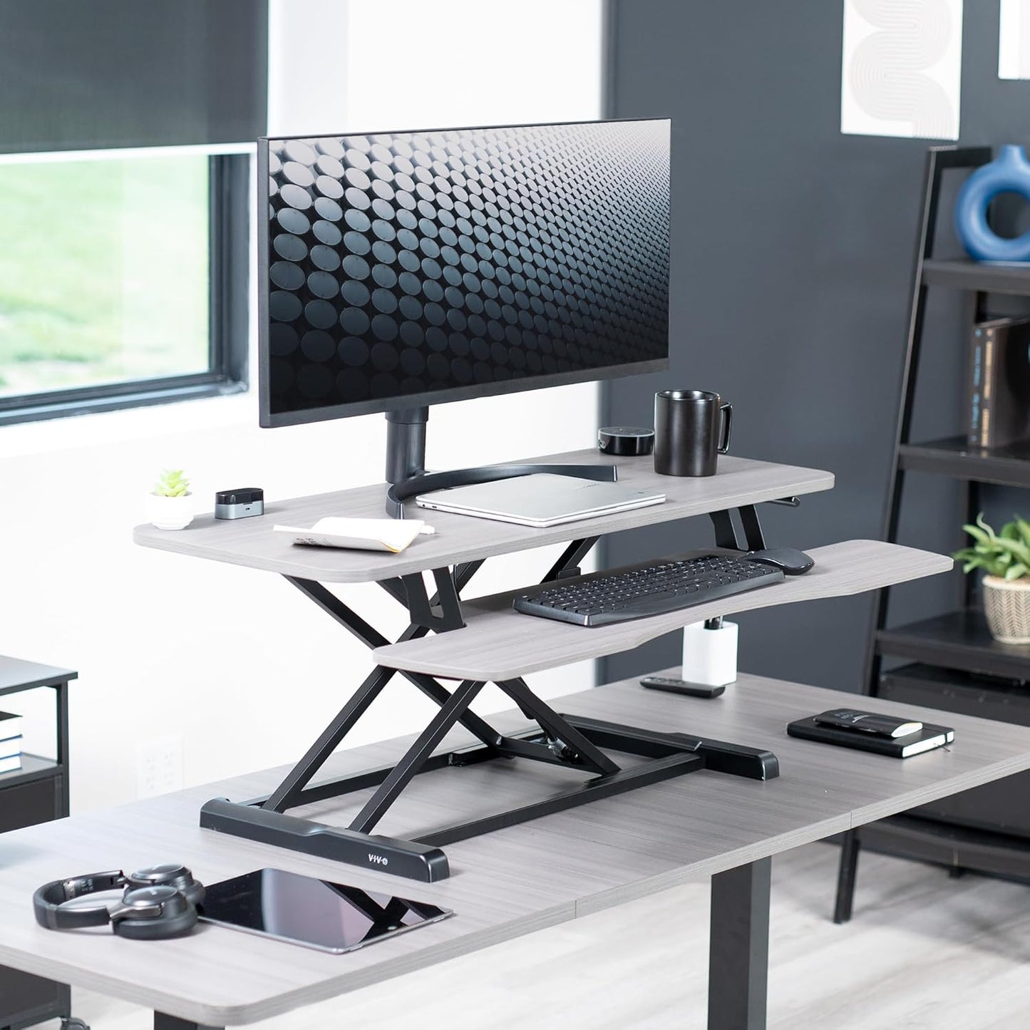 VIVO 32” Stehpult-Konverter mit höhenverstellbarem Aufsatz, Steh-Sitz-Arbeitsplatz für zwei Monitore und Laptop, mit breiter Tastaturablage, Schwarz, DESK-V000K