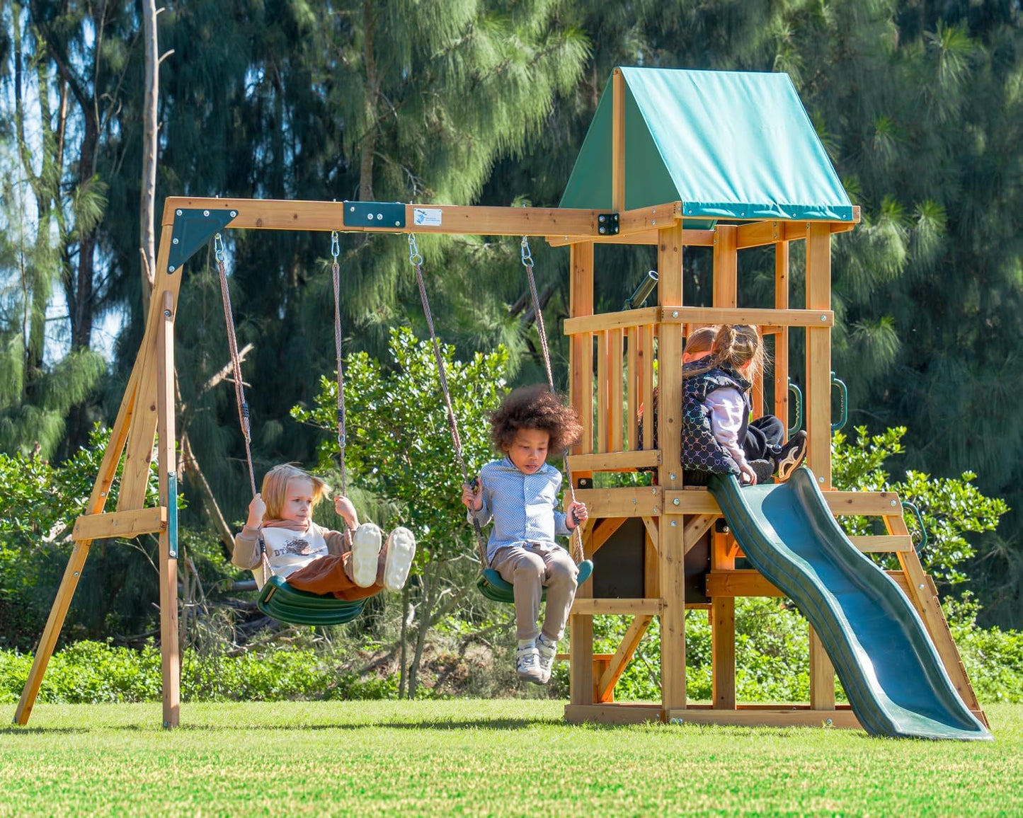 DOLPHIN PLAYGROUND T Schaukelgestell Outdoor-Set mit 2 Schaukeln, Rutsche, Kletterwand, Tafel, Picknicktisch & Teleskop - Robustes Outdoor-Spielgerät aus Zedernholz für Kinder ab 3 Jahren