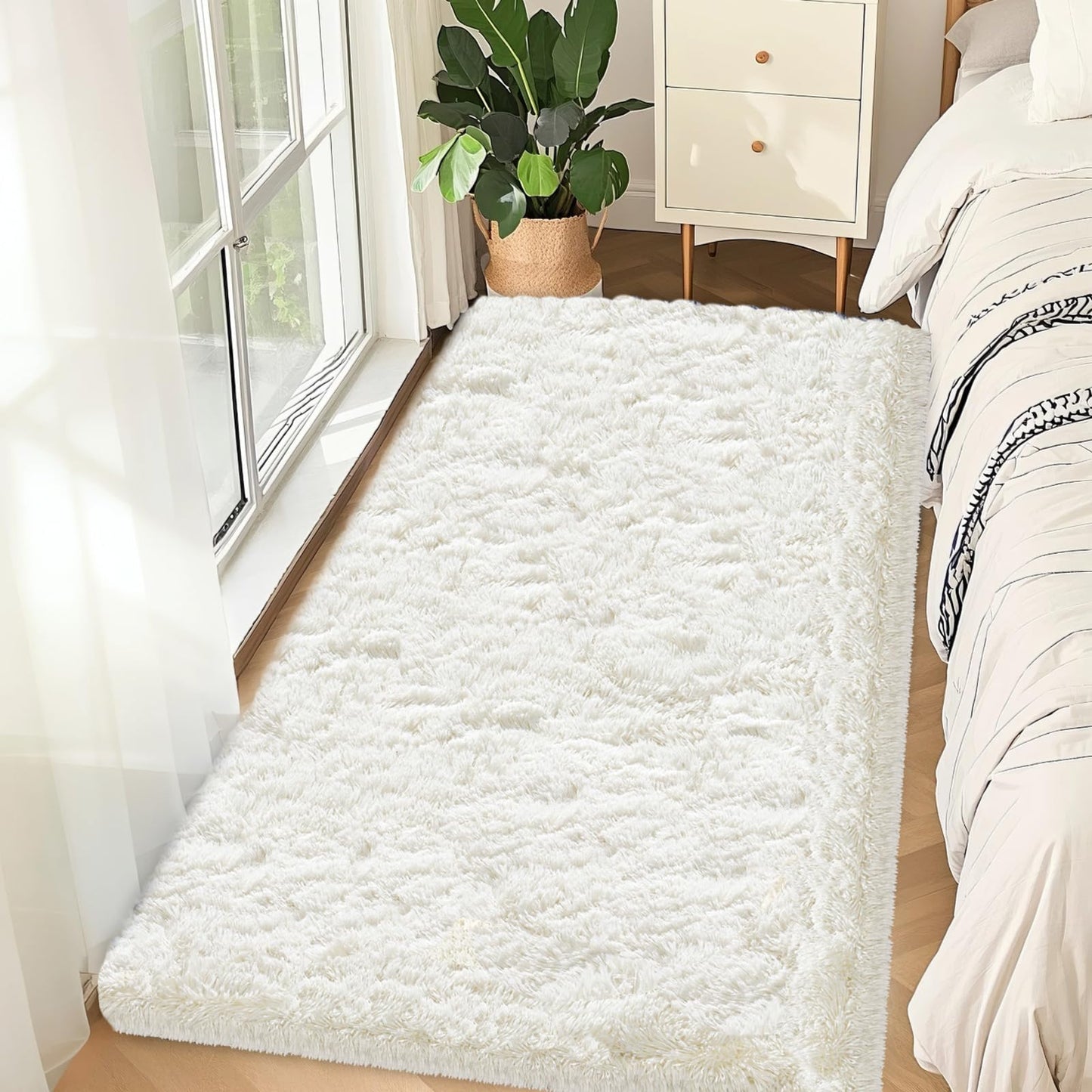 High Pile Living Room Rug, 140 x 200 cm, Cream Fuzzy Shaggy Fluffy Rug for Bedroom Rugs, Modern Plush Living Room Rug, Bed Rug, High-Pile Carpet, Non-Slip for Children's Room