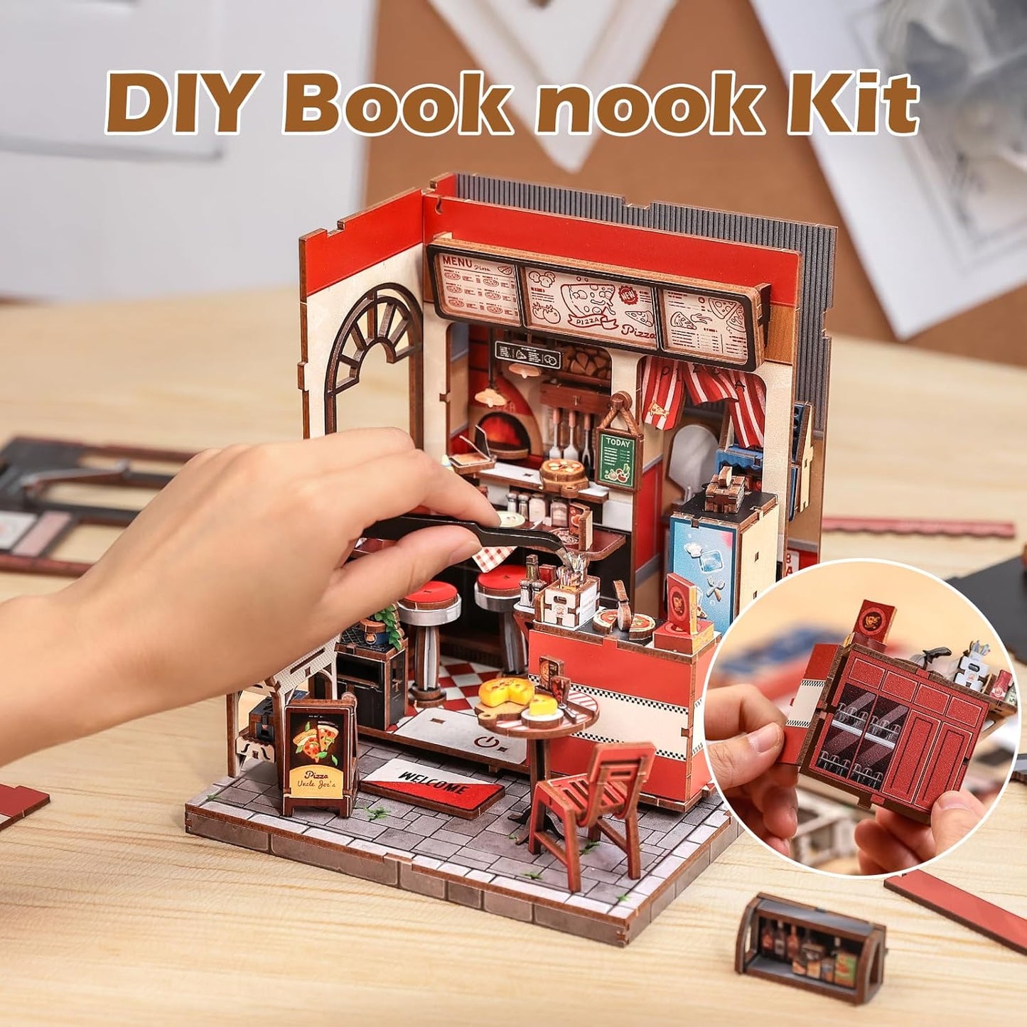 Fsolis Book Nook Kit - DIY Häuser Bausatz mit LED Beleuchtung - Retro Miniatur Bücherregal Deko Jugendliche und Erwachsene(Uncle Joe's Pizzeria)