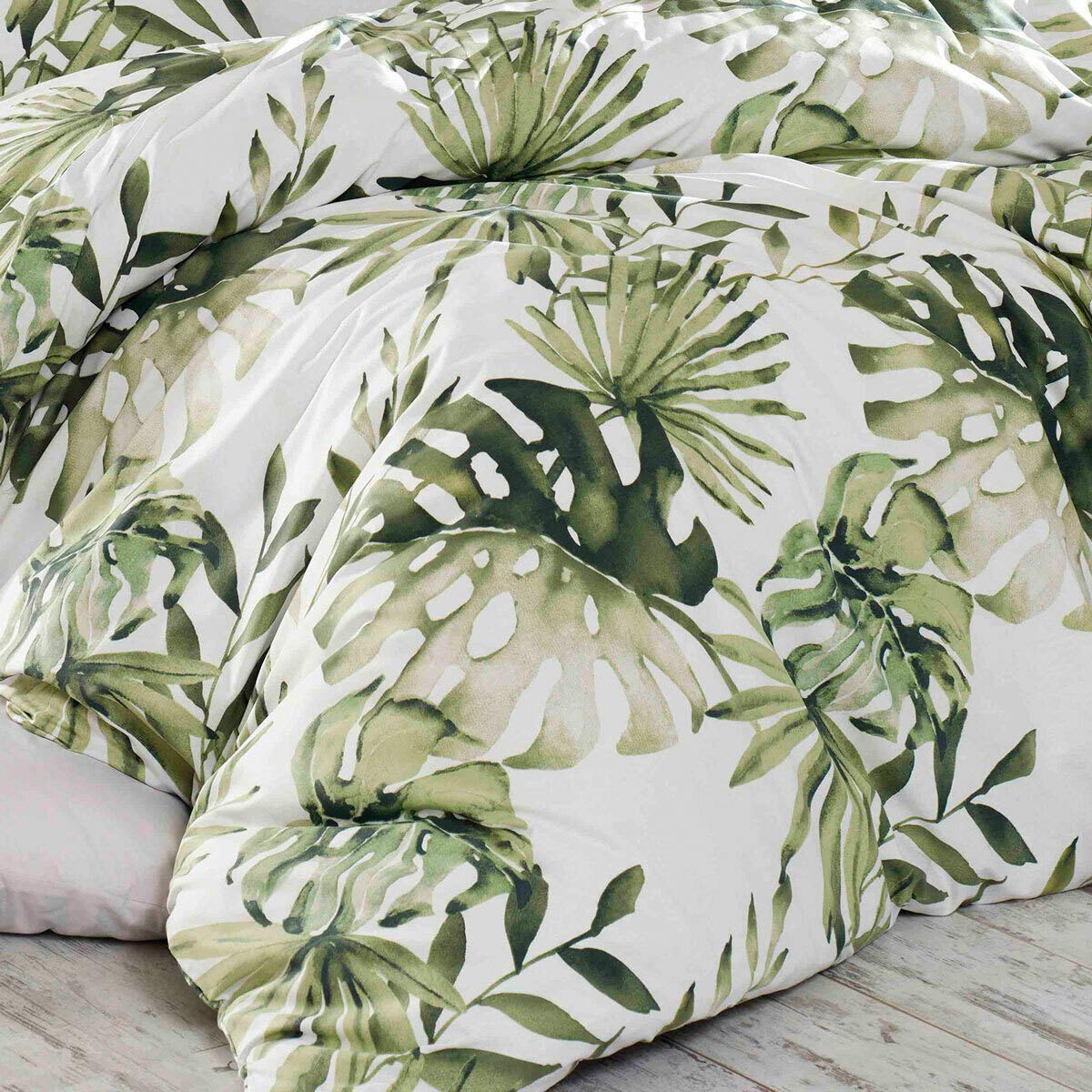 Traumschlaf Renforcé Botanic Bed Linen, Skin-friendly, Breathable and Easy Care, with Zip, All-Year Bed Linen in Tropical Leaf Design, 135 x 200 cm + Pillowcase 80 x 80 cm
