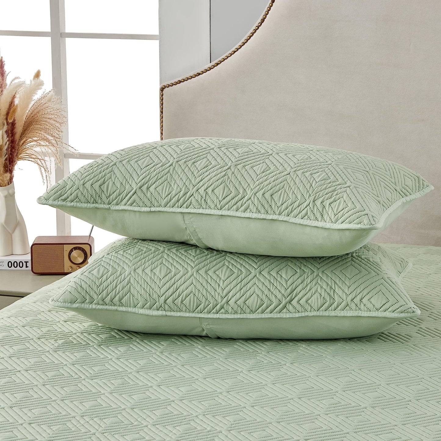 Qucover Tagesdecke Bettüberwurf 220x240cm Grün, Bedspreads aus Mikrofaser, Bettüberwuf Set mit 2 Kissenbezügen 50x75cm,Steppdecke bei 3D-Ultraschal genäht, Sofaüberwurf Bettüberwurf Überwurfdecke