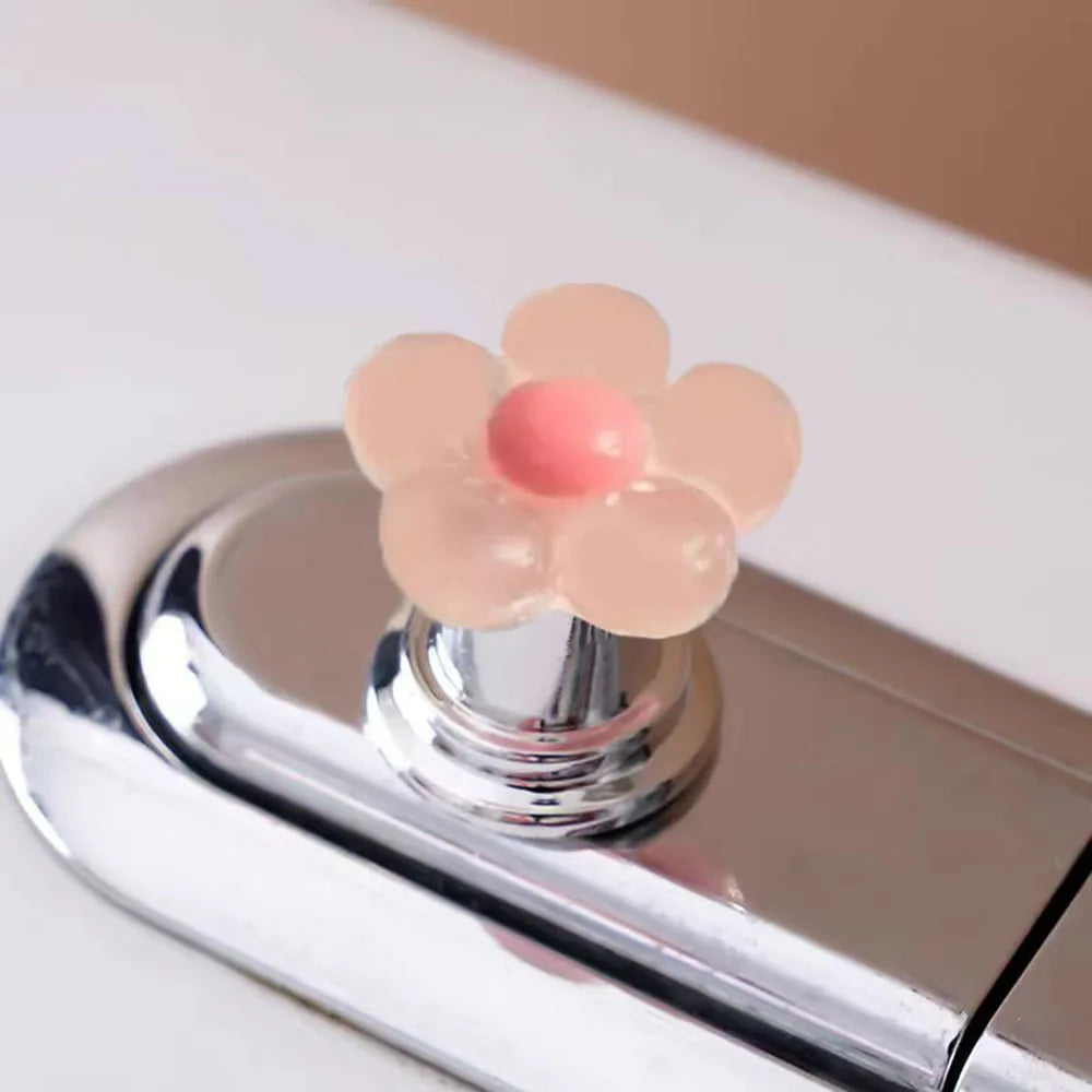 1pcs Flower Shaped Toilet Presser Love Toilet Press Button Tank Push Switch Water Tank Buttons Nail Protector Bathroom Decor