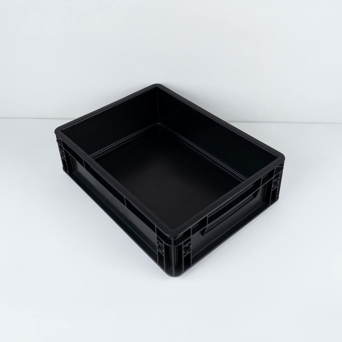 BOXIO Solo: Storage Box with Lid - Eurobox 40 x 30 x 28 cm - Perfect Plastic Box Transport Box Made of Plastic for Camping, Boat, Cellar or Garden - Stackable with Other Euro Boxes