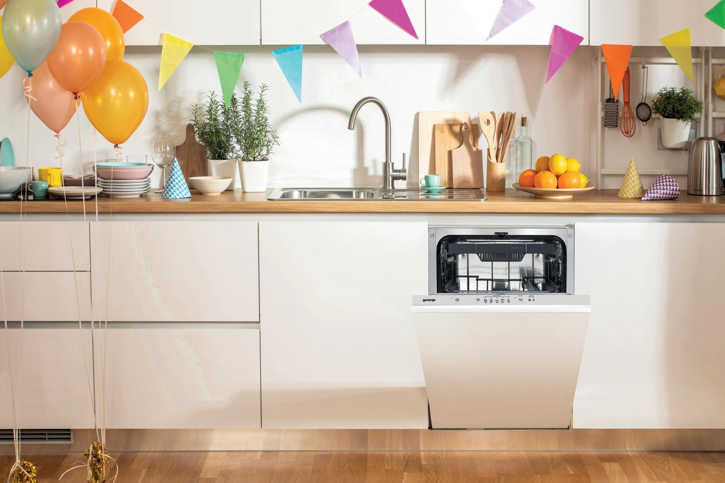 Gorenje GV 520 E10 Fully Integrated Dishwasher, 45 cm, 11 Place Settings, 3 Baskets, 5 Programmes, Height-Adjustable Top Basket, Complete Overflow Protection