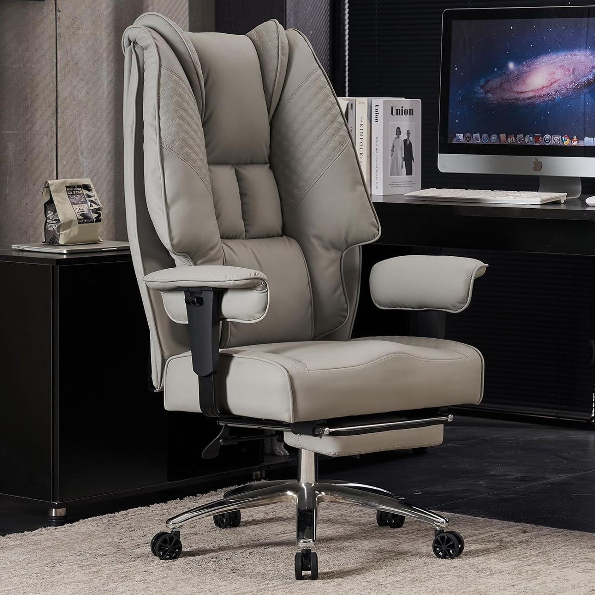 EXCEBET Bürostuhl Ergonomisch, Chefsessel mit Hoher Rückenlehne, Verstellbaren Armlehnen und Breitem Sitz, PU Leder Drehstuhl, Höhenverstellbar Schreibtischstuhl, Belastbar bis 200 kg (BEIGE)