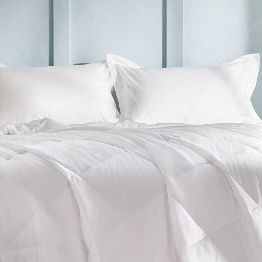 WAVVE Duvet 200 x 200 cm Summer Duvet, 150 GSM Microfibre, Lightweight Summer Duvet, Quilted Duvet, Thin Duvet, Super Soft Cuddly Quilted Duvet, White (200 x 200 cm)