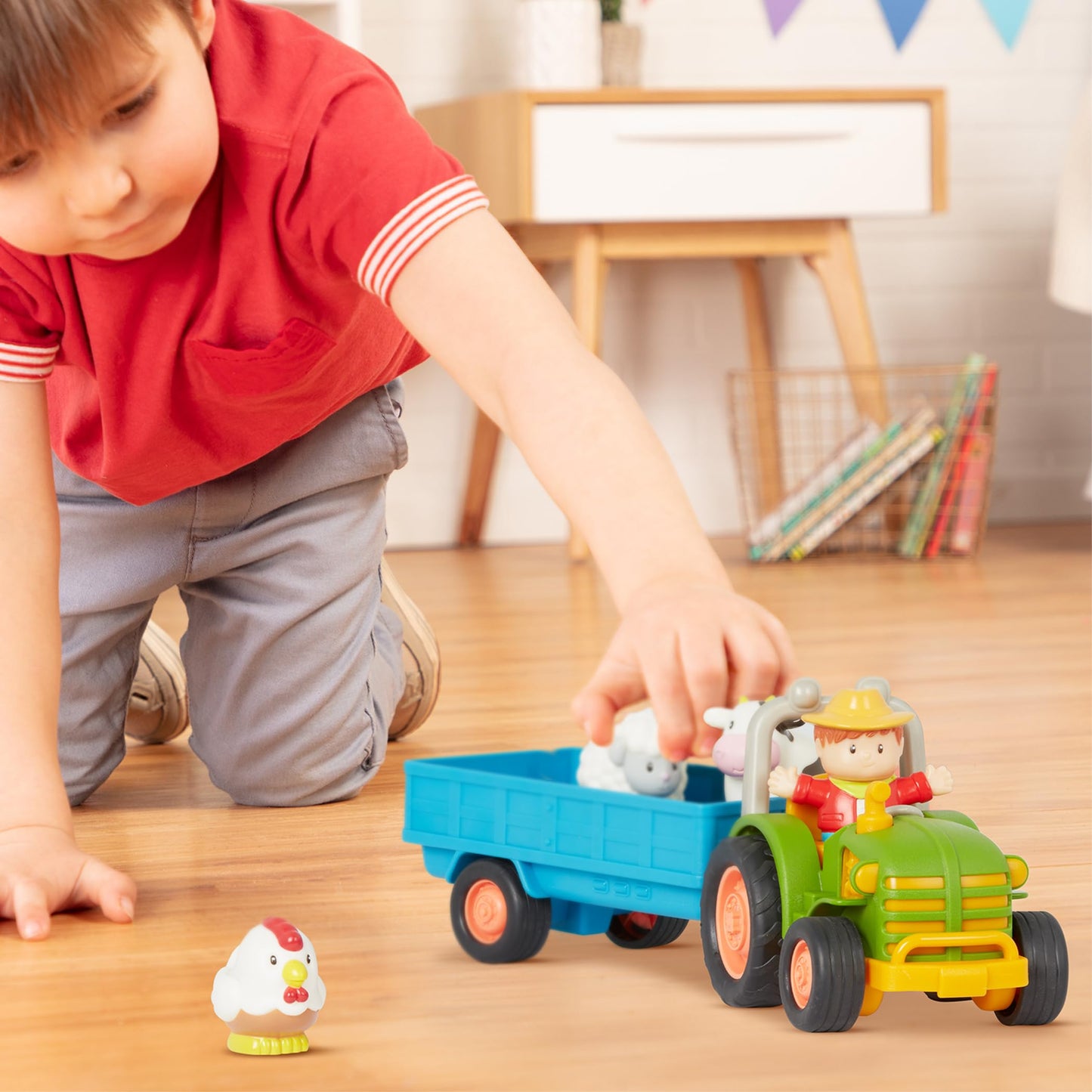 Battat Tractor Toy with Trailer, Farm Animals, Farmer, Light, Music, Tractor and Animal Sounds - Farm Toy, Educational Toy for Children from 18 Months