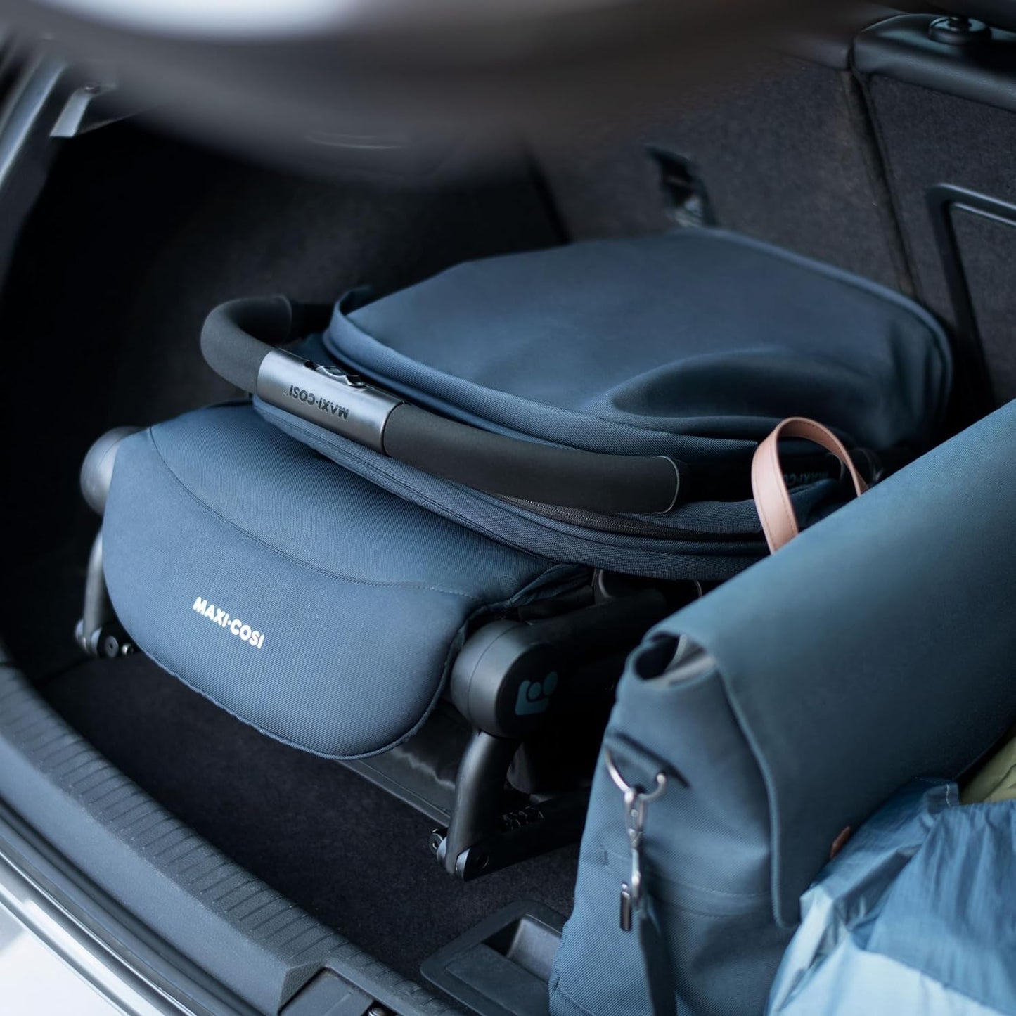 Maxi-Cosi Lara2 Baby Pram, 0-4 Years, 0-22 kg, Feather-Light, Compact Buggy, 3 Reclining Positions, Flat Reclining Position, Small Foldable, Shoulder Strap, Select Grey