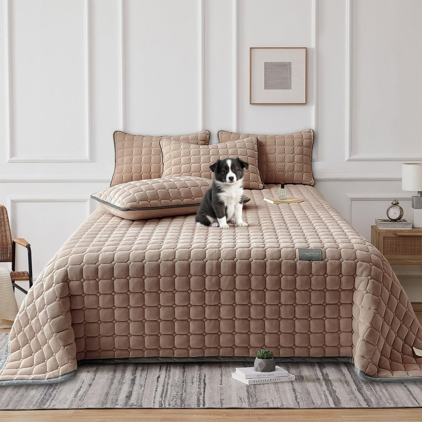 SHANNA Extra Large Duvet: Milk Velvet Soft Double Sided Duvet Ideal as Bedspread 230 x 250 cm with 2 Matching Pillowcases 50 x 70 cm (Beige)