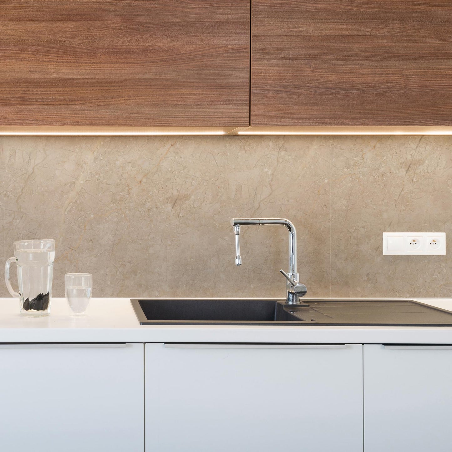 CREARREDA Kitchen Back Wall Self-Adhesive Made in Italy Easy to Use Splash Guard Made of PVC Water Resistant and Durable