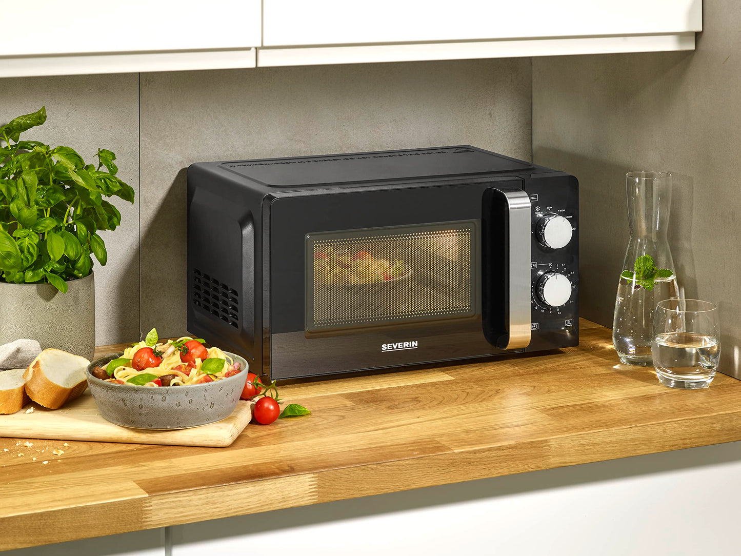 SEVERIN MW 9180 Solo, for Defrosting and Heating, Microwave Device with Turntable and 6 Power Levels, Design - Black Complete, 700 W, 19 L Capacity