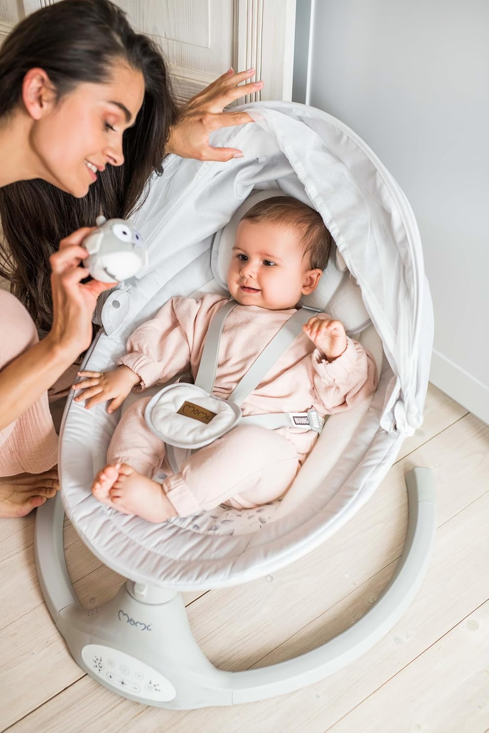 MoMi LAMI Babywippe für Kinder bis 9 kg, klappbar, mit Fernbedienung & Bluetooth zum Verbinden mit Smartphone, Batterie- oder Stromanschluss, mit 5-Punkt-Sicherheitsgurt, Sonnenschutz, Insektennetz