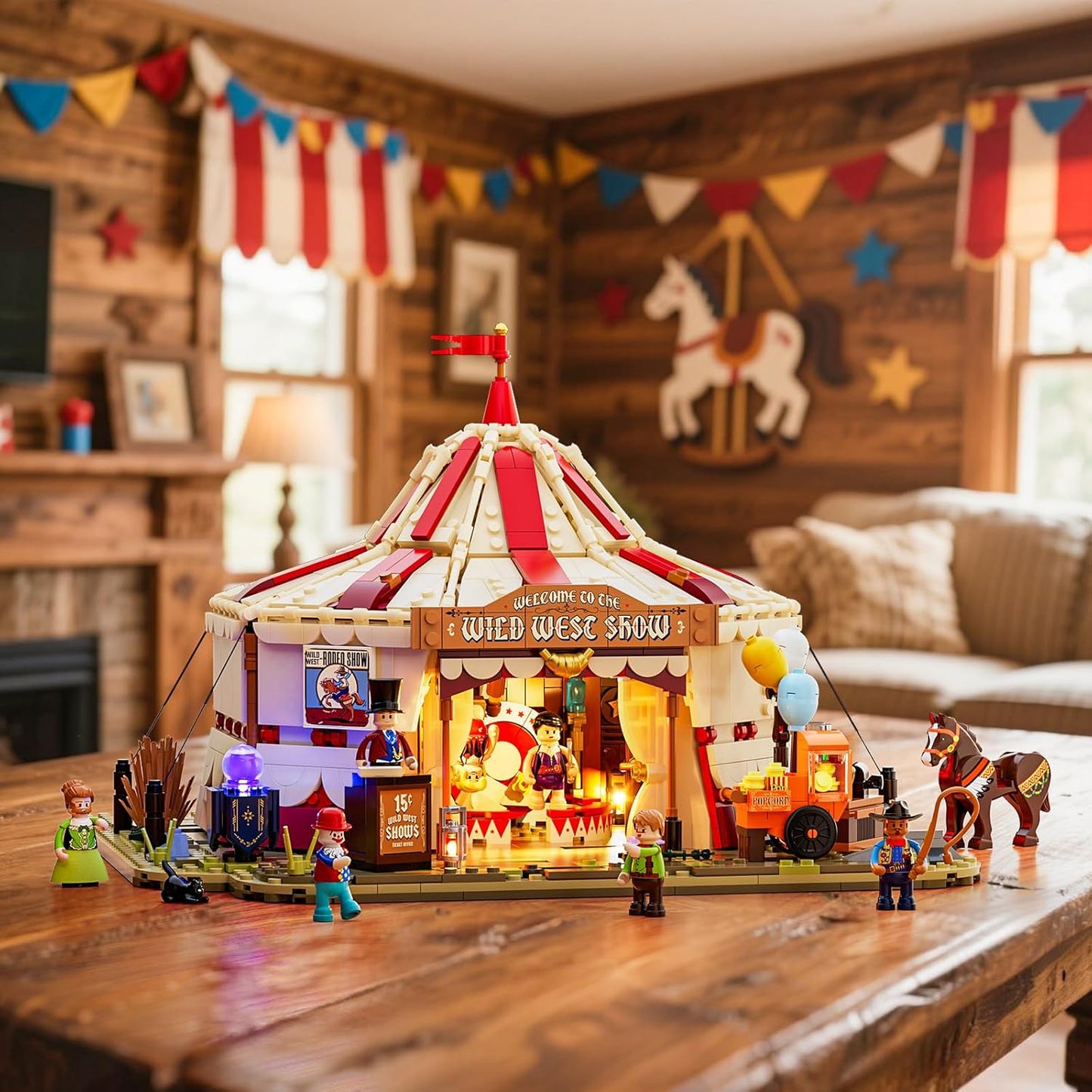 Lumibricks Traveling Circus Bauset mit Licht – 1962 Teile Zirkuszelt mit LED & Minifiguren – Modularer Jahrmarkt für Erwachsene, Westernfans & Freizeitpark-Sammler