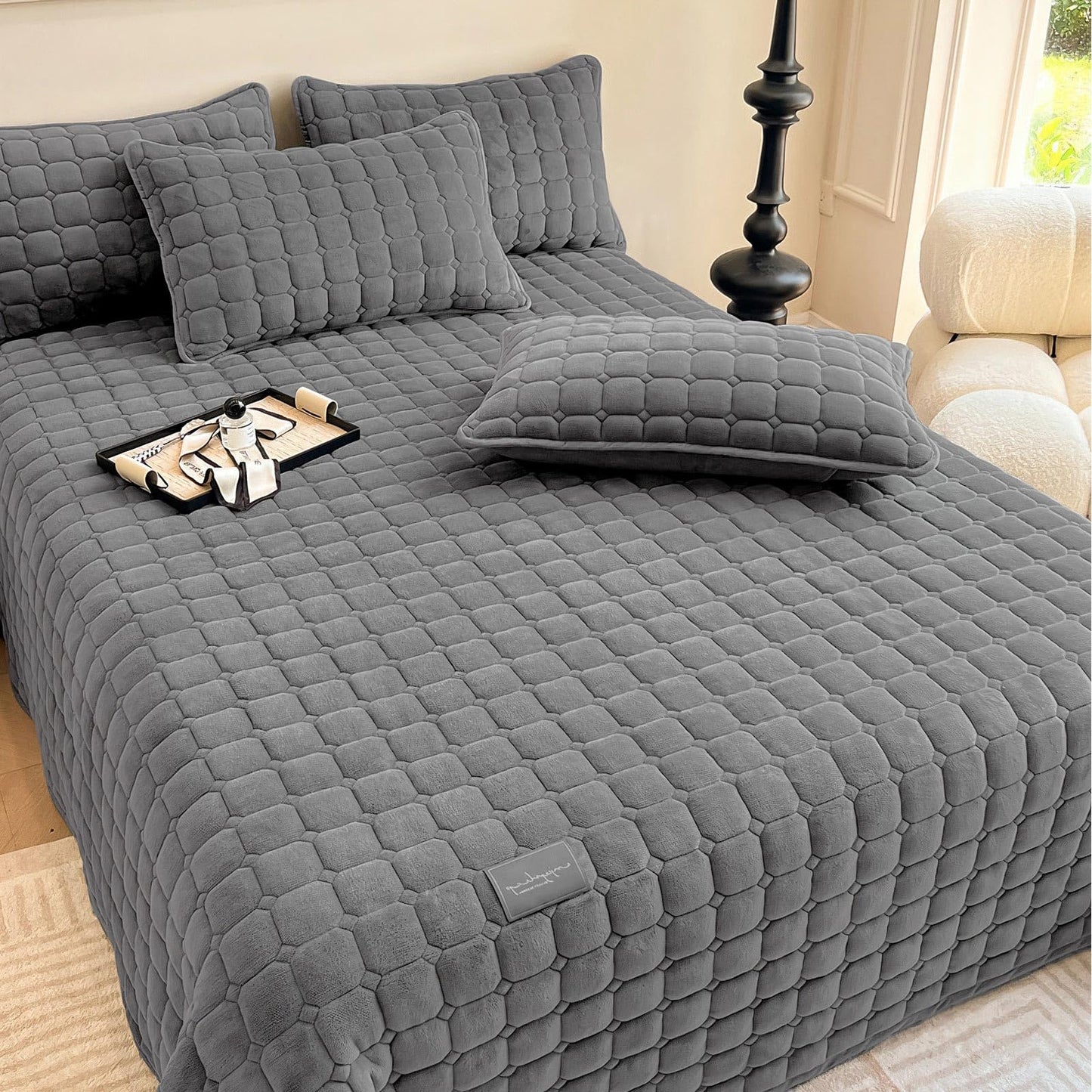 SHANNA Extra Large Duvet: Milk Velvet Soft Double Sided Duvet Ideal as Bedspread 230 x 250 cm with 2 Matching Pillowcases 50 x 70 cm (Beige)