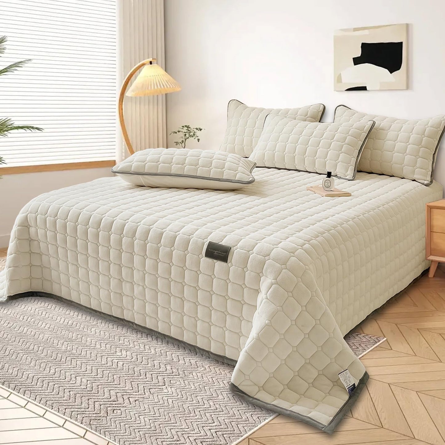 SHANNA Extra Large Duvet: Milk Velvet Soft Double Sided Duvet Ideal as Bedspread 230 x 250 cm with 2 Matching Pillowcases 50 x 70 cm (Beige)