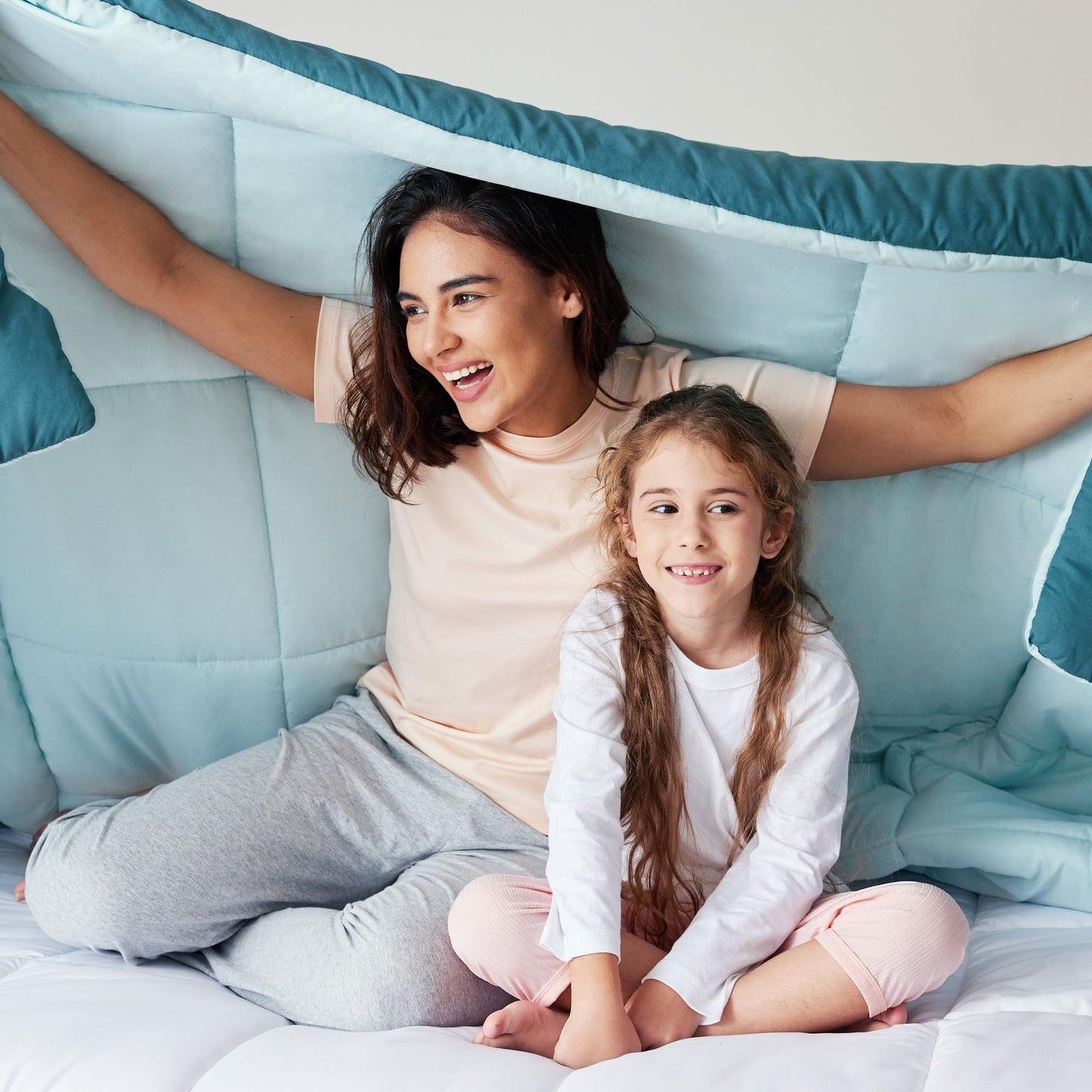 Exclusivo Mezcla 4-Season Duvet 155 x 220 cm, Warm and Light Sleeping Blanket without Cover, Turquoise/Aqua