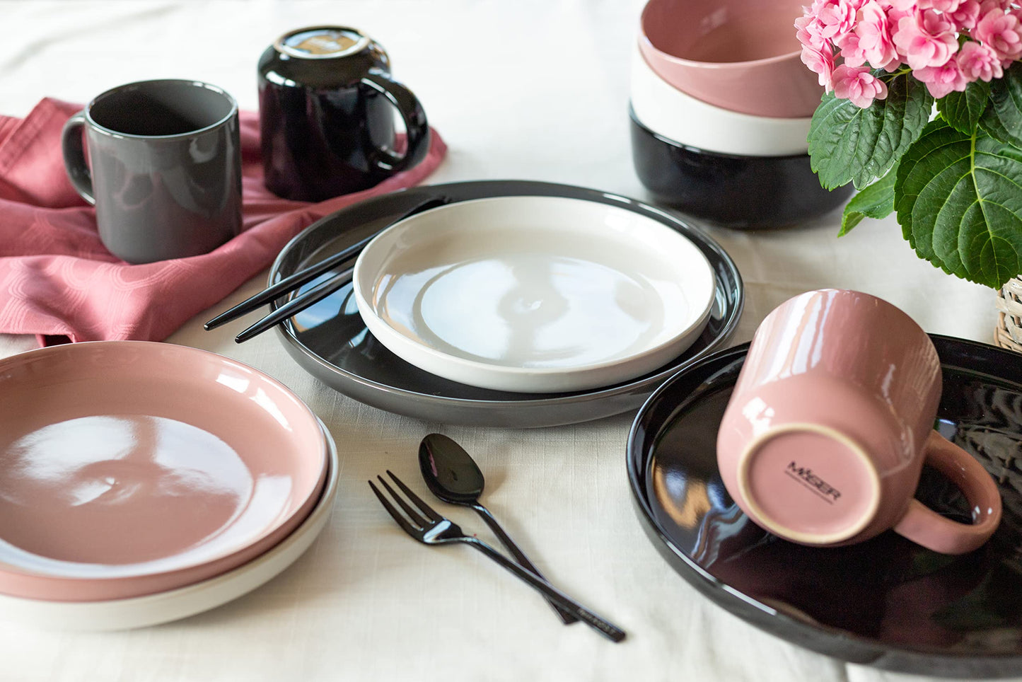 MÄSER 934005 Alenia Series Crockery Set for 4 People in Modern Scandinavian Design, 16-Piece Ceramic Crockery Set in Pink, Stoneware