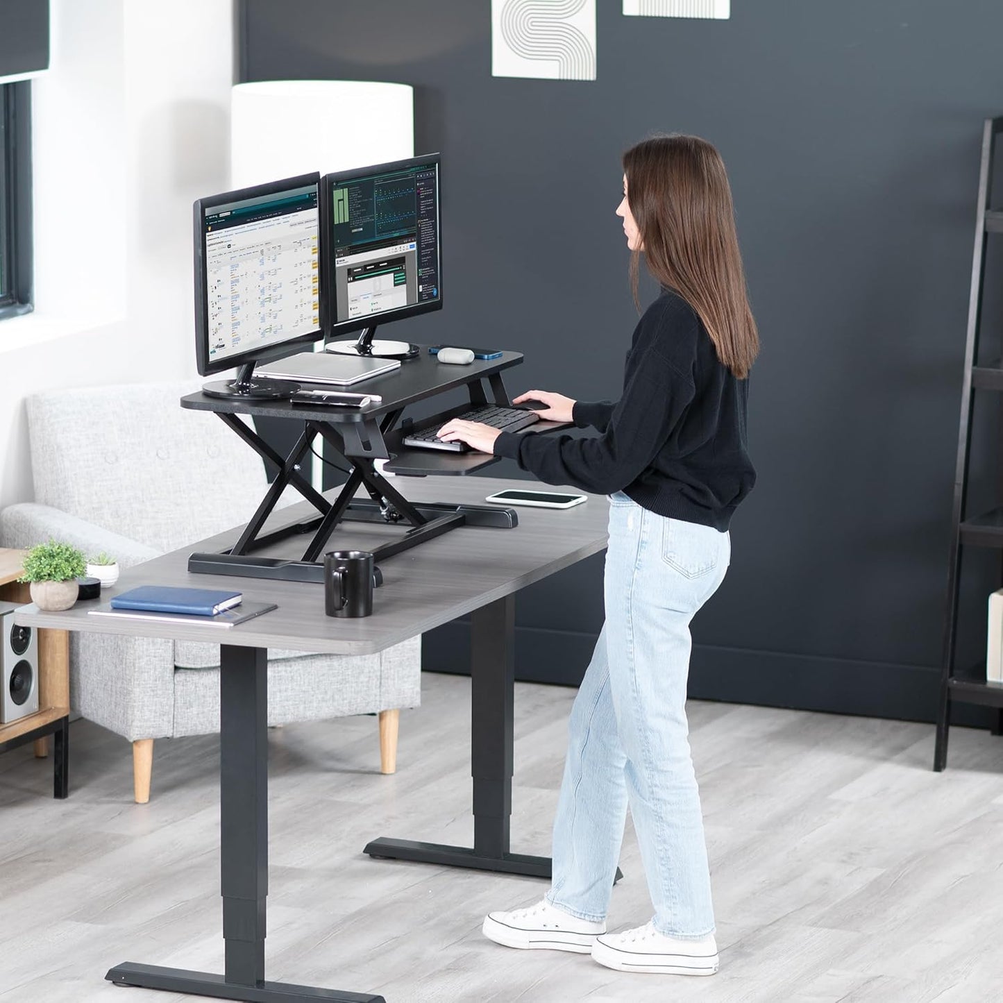 VIVO 32” Stehpult-Konverter mit höhenverstellbarem Aufsatz, Steh-Sitz-Arbeitsplatz für zwei Monitore und Laptop, mit breiter Tastaturablage, Schwarz, DESK-V000K