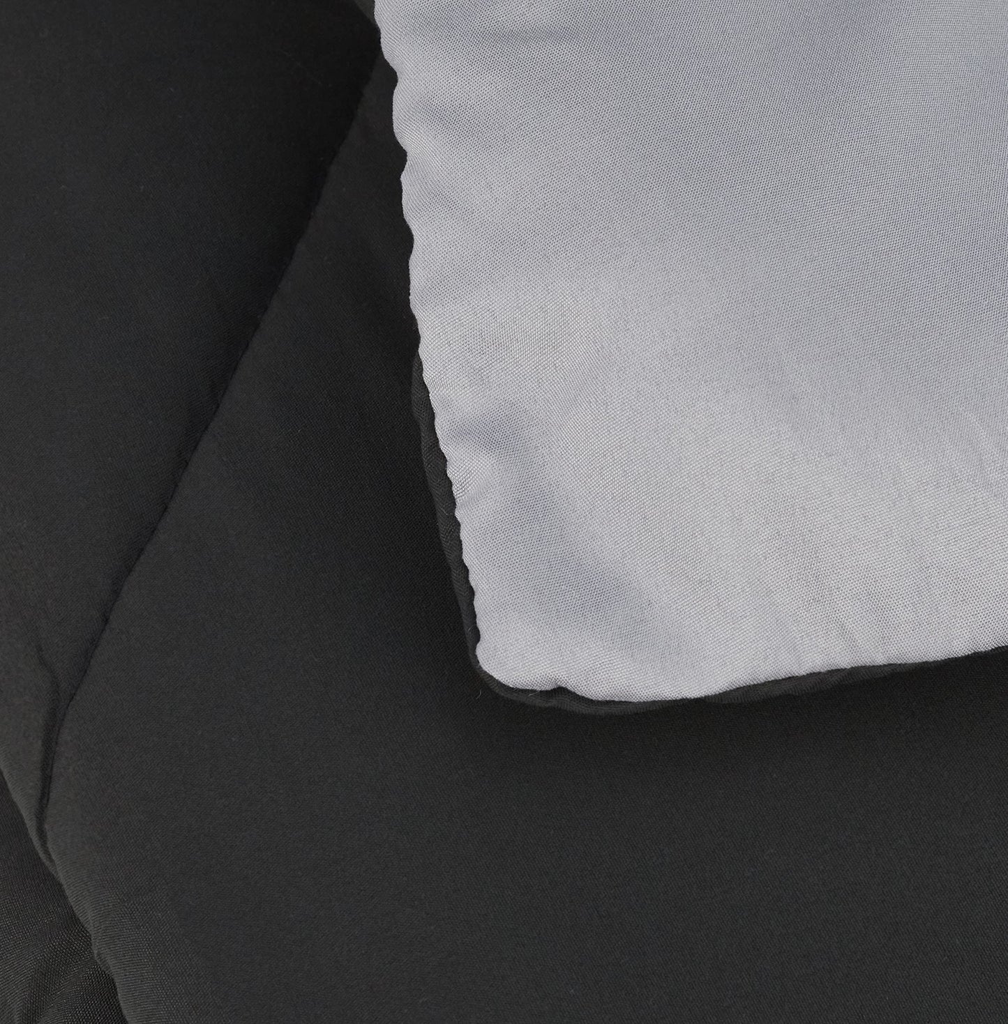 Amazon Basics Reversible Microfibre Quilt 140 x 200 cm Grey/Black