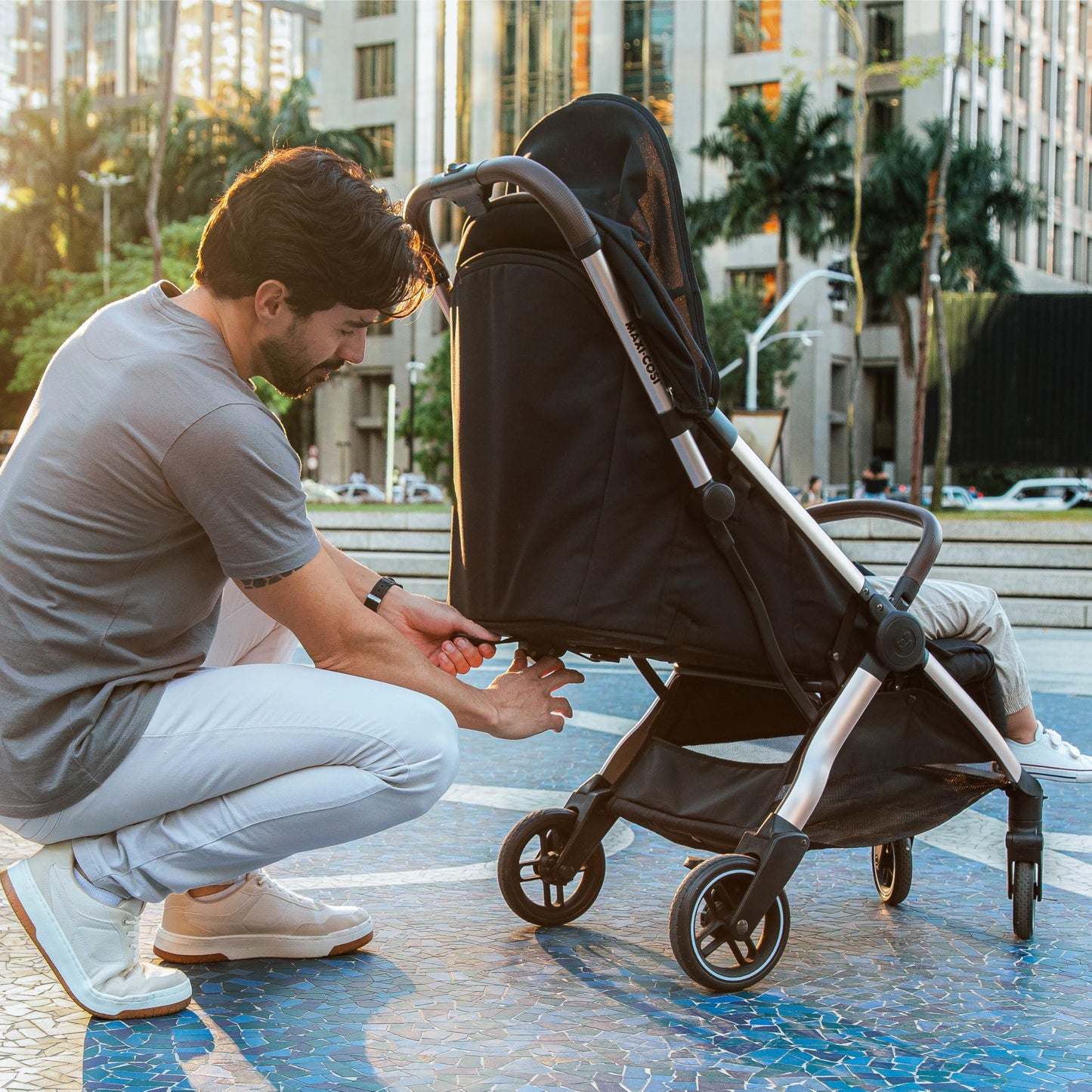 Maxi-Cosi Eva3 Baby Stroller, 0-4 Years, 0-22 kg, Baby Pram, Lightweight and Compact, Flat Reclining Position, 3 Reclining Positions, Automatic with 1 Hand Folding, Carry Strap, Essential Black