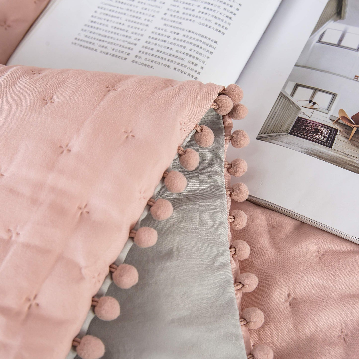 MOHAP Duvet 200 x 200 cm, Cover Made of 50% Cotton, Soft Quilt, Microfibre Quilt with Filling Weight Approx. 1800 g, Ganjahresdecke Duvet, Pink/Grey